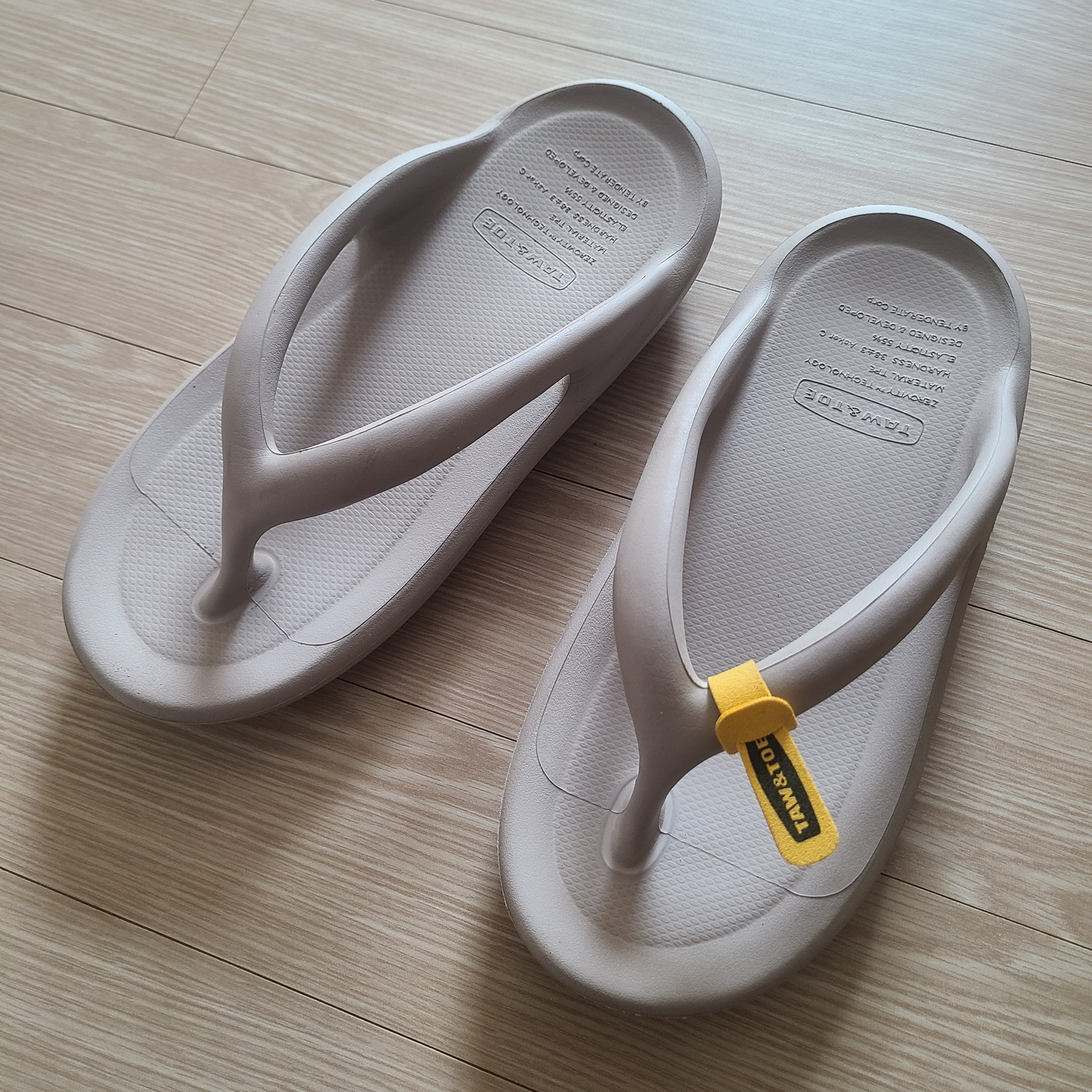 Taw&Toe Flip Flop Zerovity Bio Warm Gray 착용 스타일