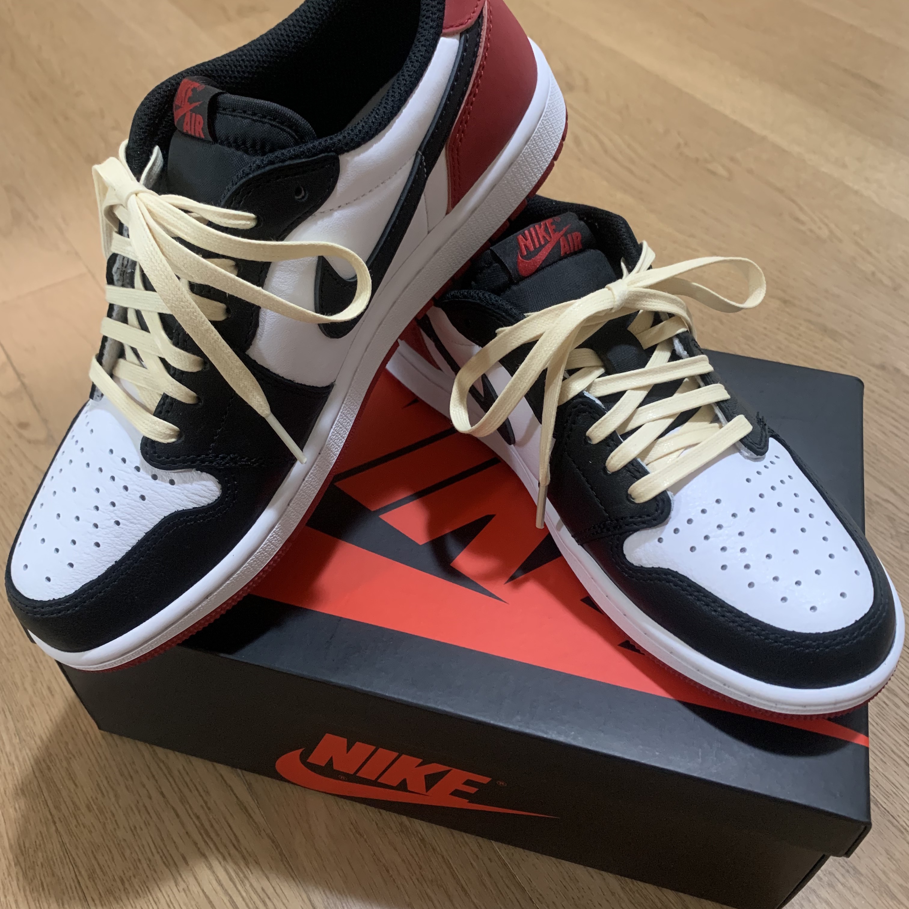 Jordan 1 Retro Low OG Black Toe 착용 스타일 - 1