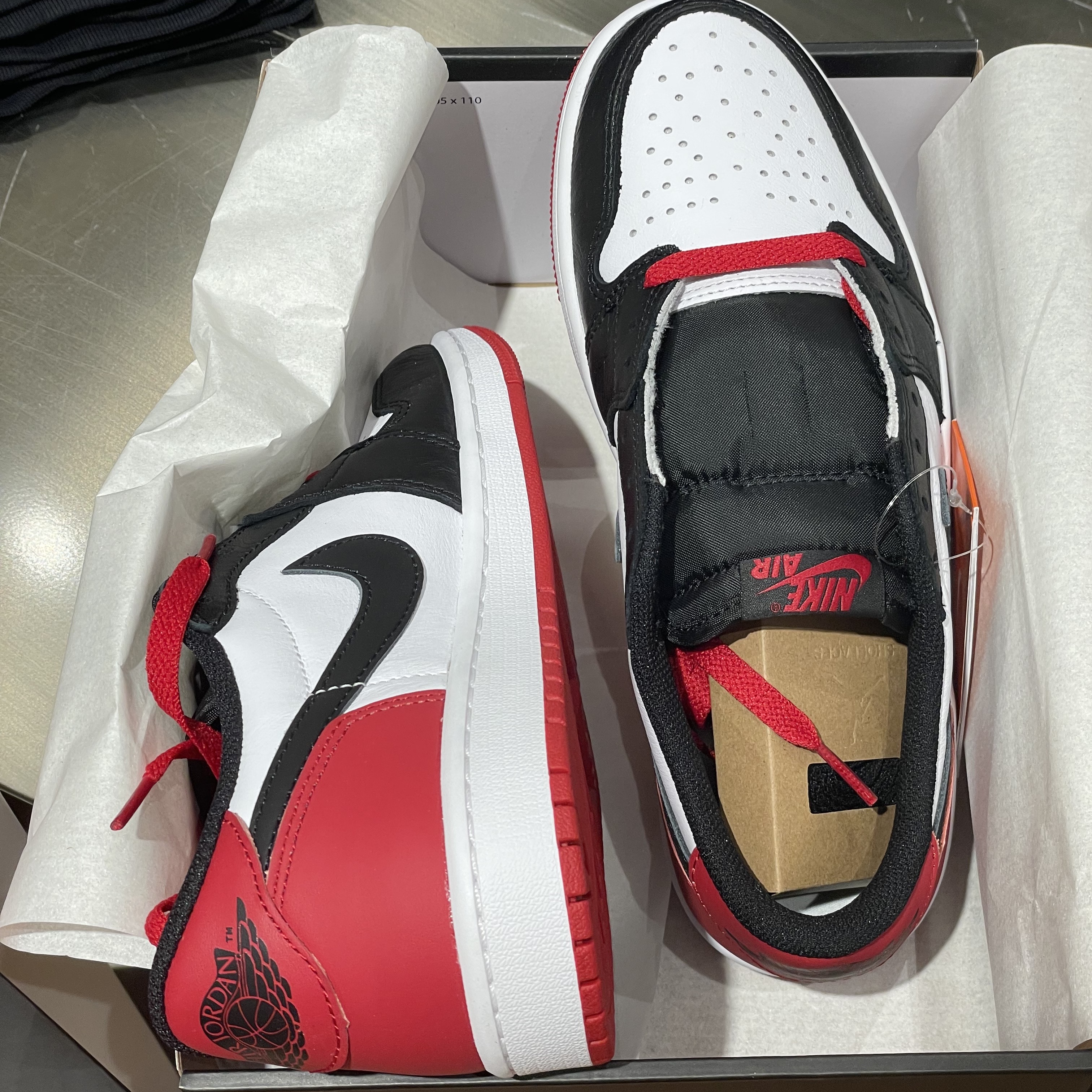 Jordan 1 Retro Low OG Black Toe 착용 스타일 - 4