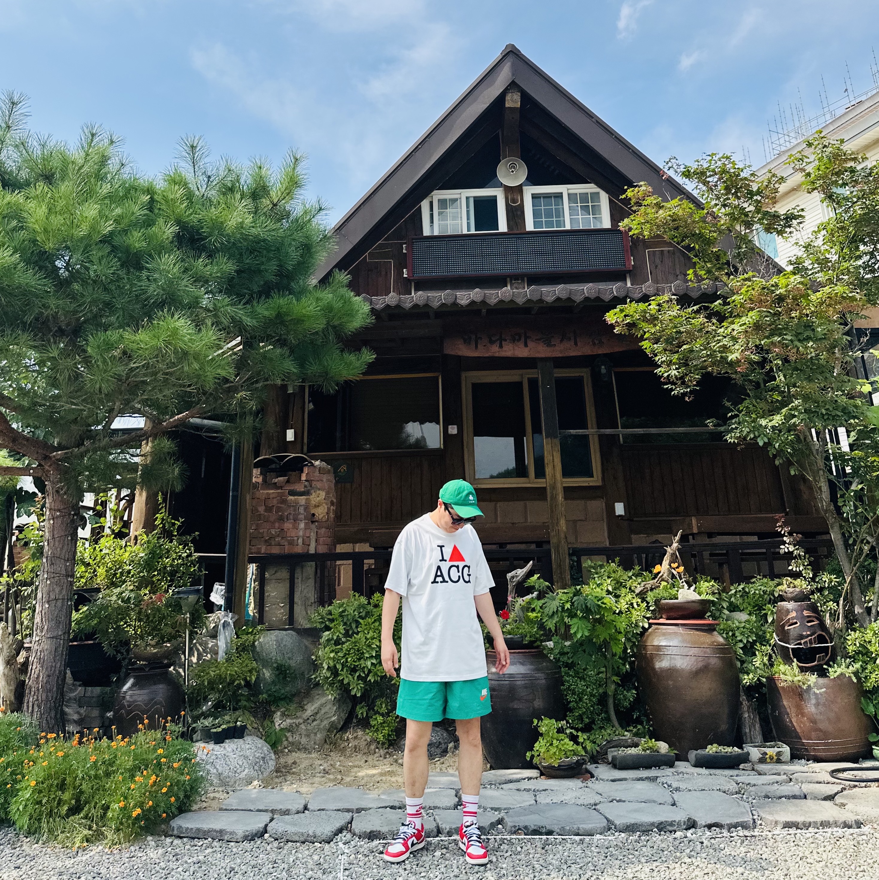 Nike NRG Heart ACG T-Shirt White - US/EU, Nike Essential Crew Socks Stripe University Red (3 Pack/Korean Ver.) ์ฐฉ์ฉ ์คํ์ผ - 2