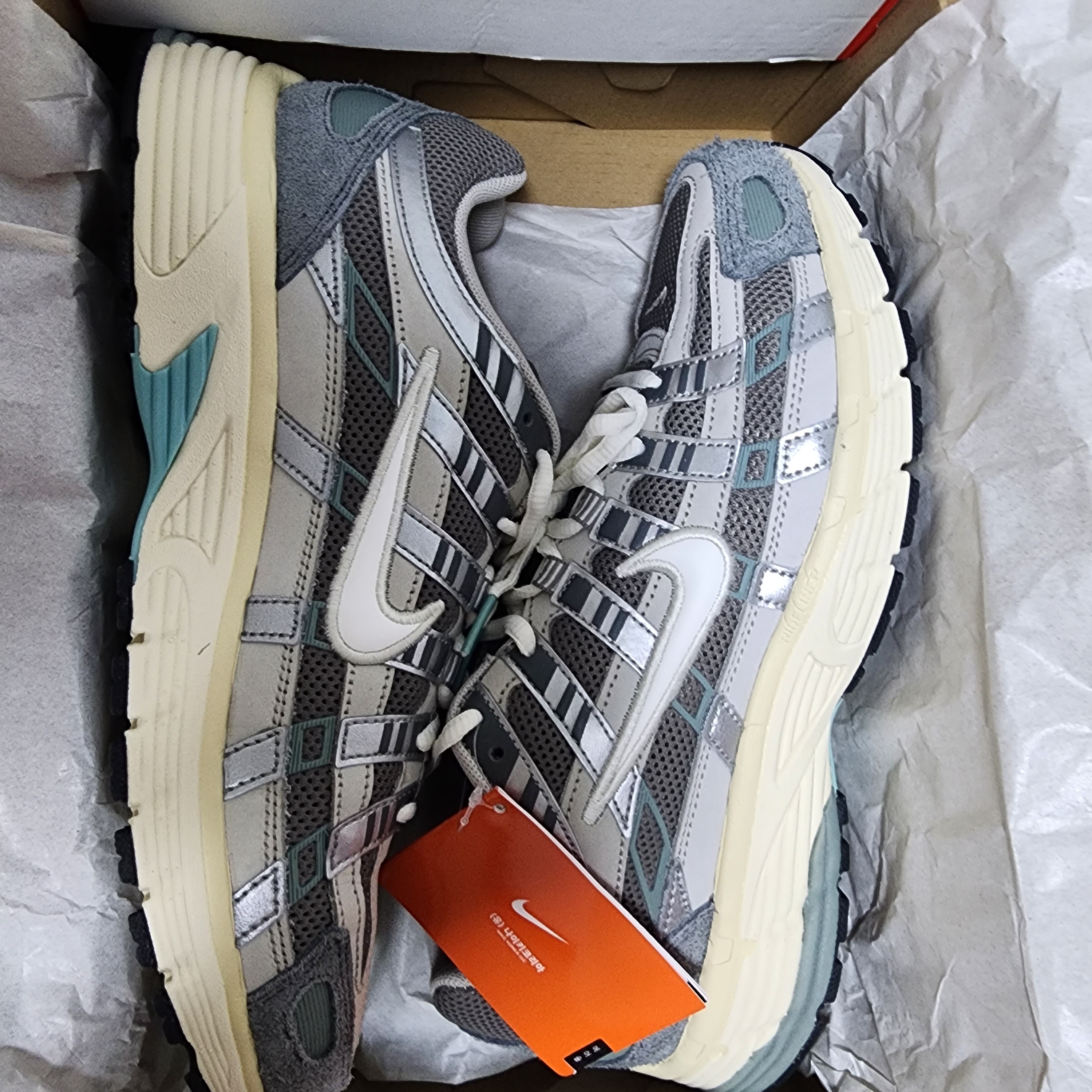 Nike P-6000 Flat Pewter Light Iron Ore 착용 스타일