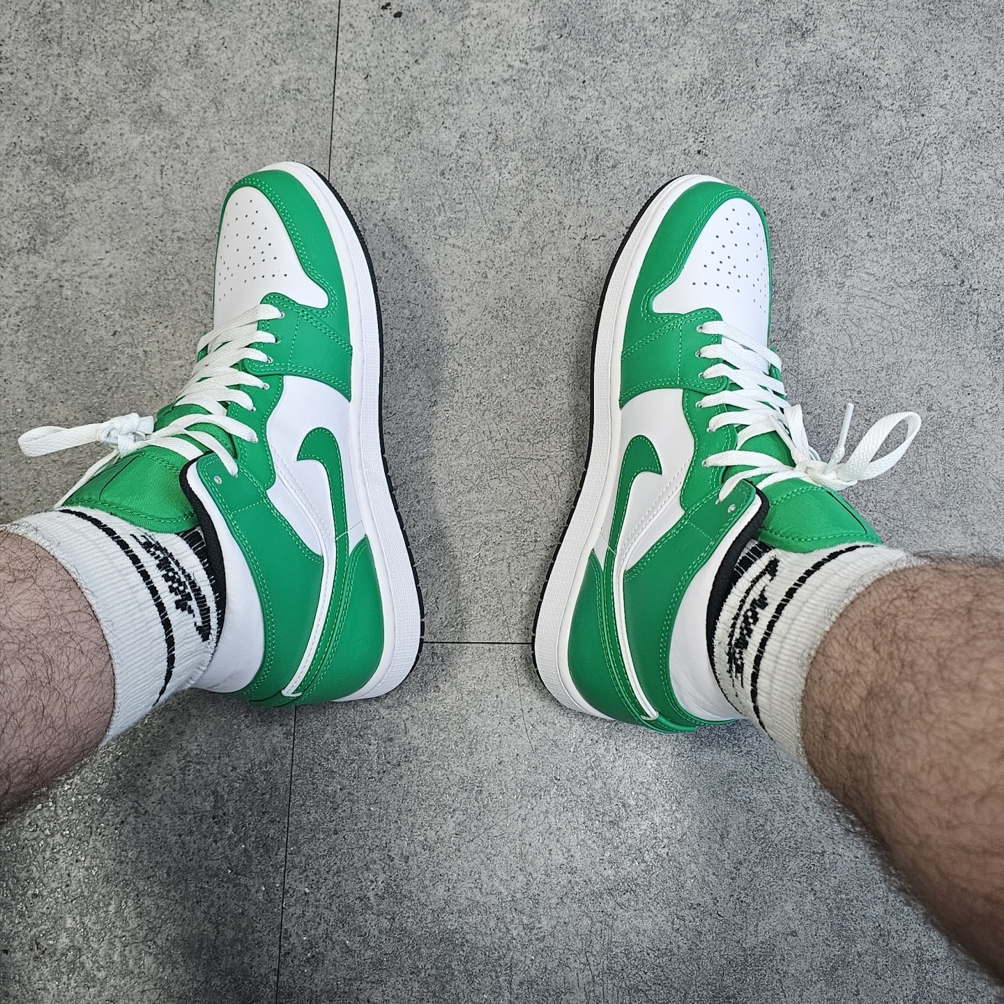 Jordan 1 Mid Lucky Green 착용 스타일 - 3