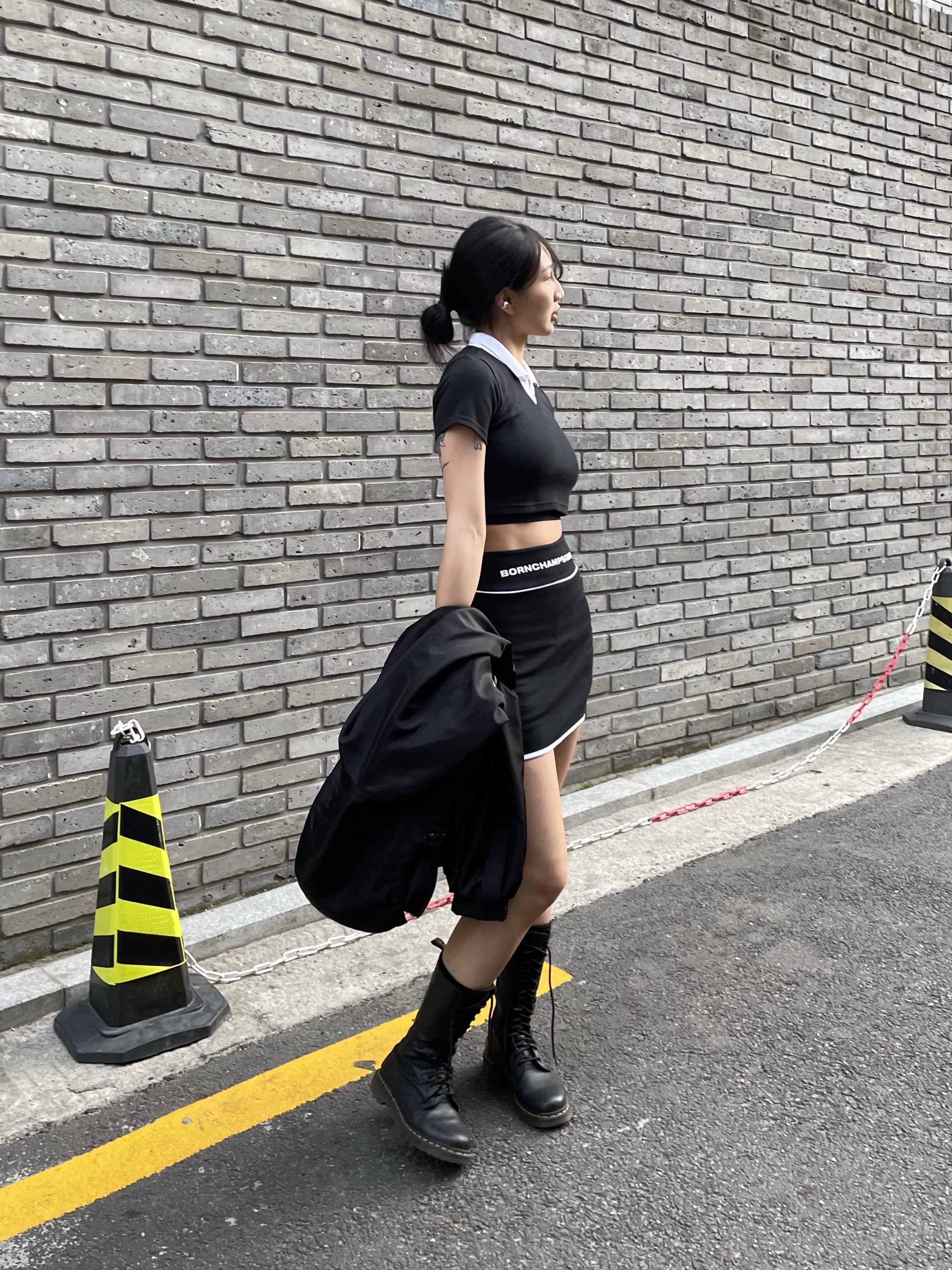(W) Dr. Martens 1B99 Boots Black 착용 스타일 - 1