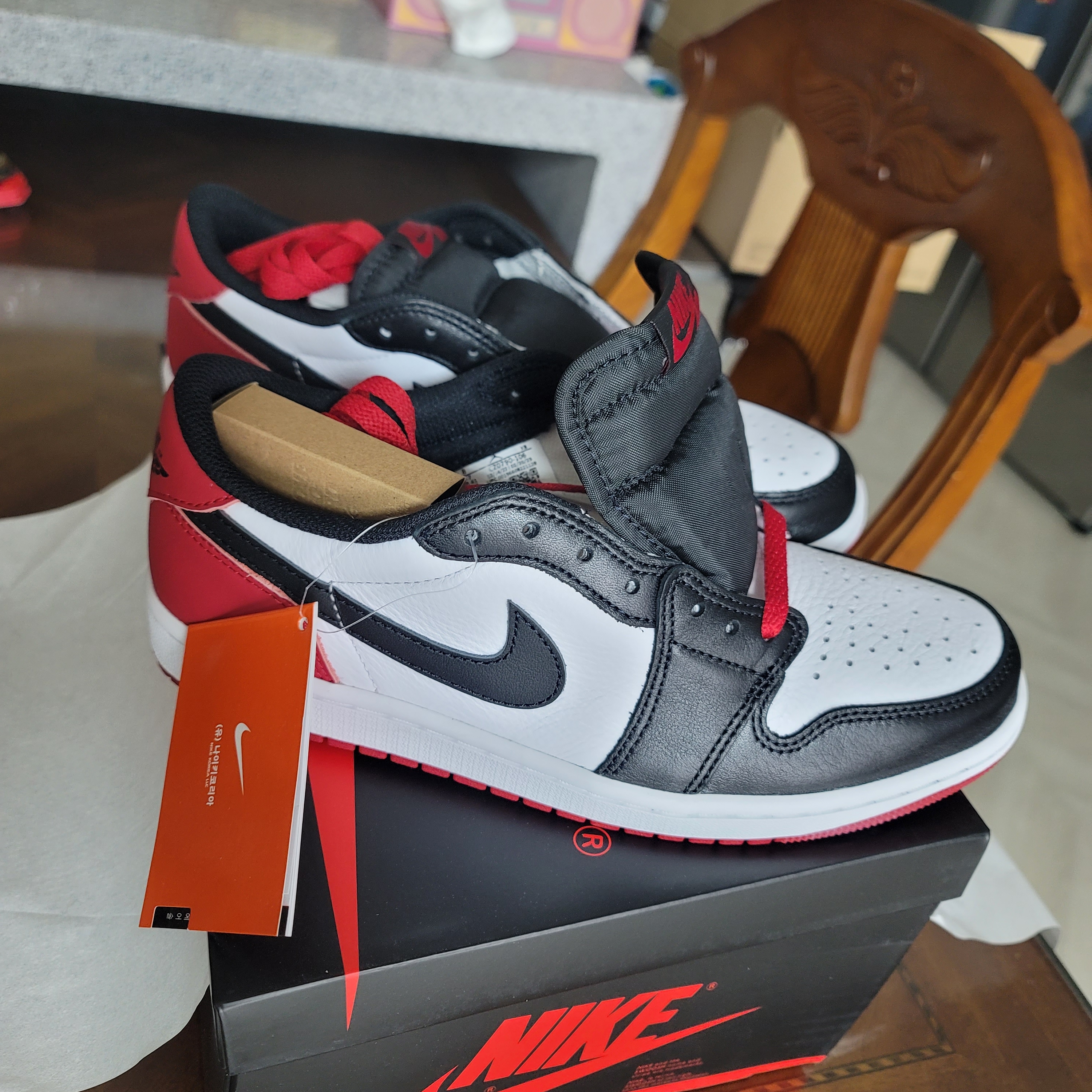 Jordan 1 Retro Low OG Black Toe 착용 스타일 - 1