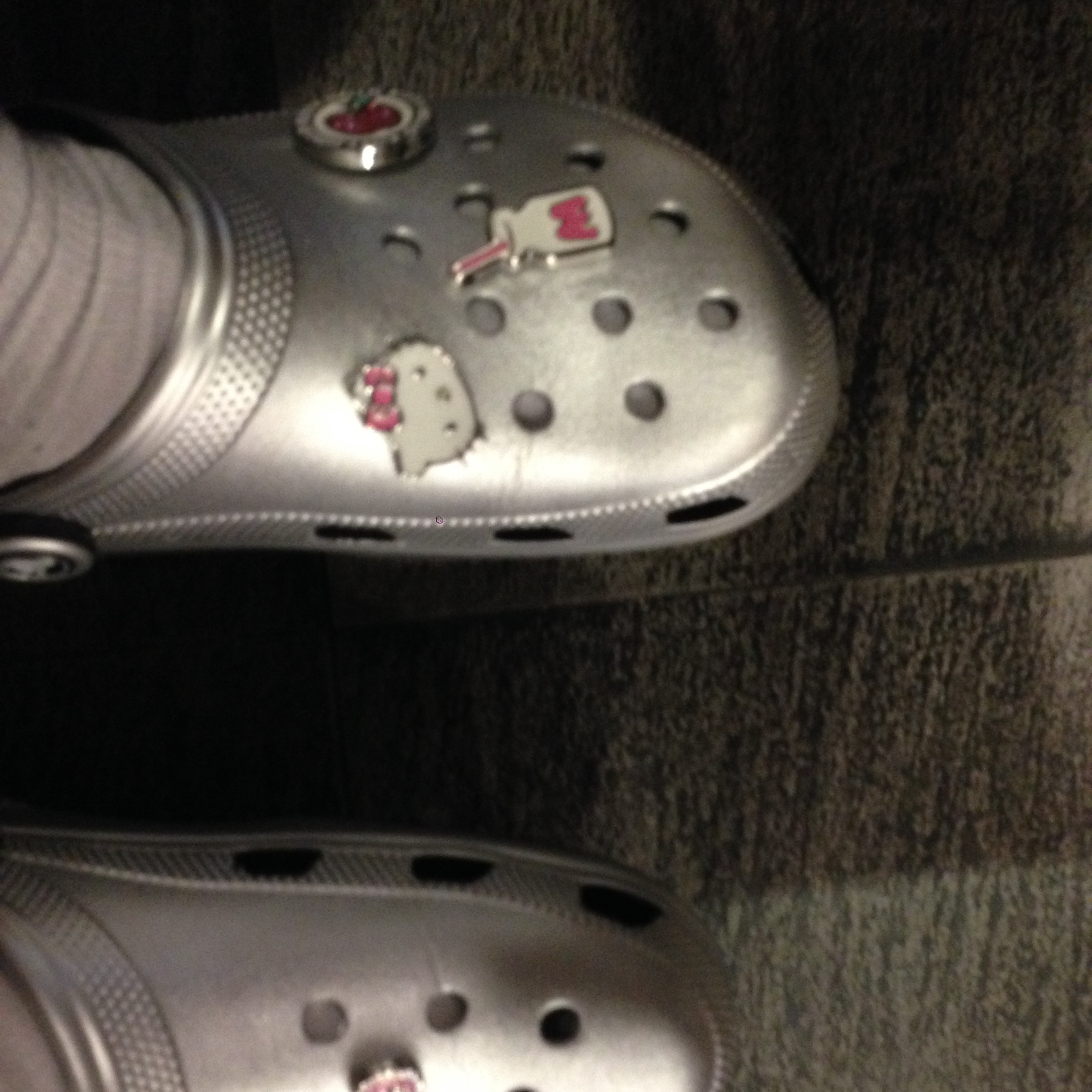 Crocs Classic Metallic Clog Silver 착용 스타일