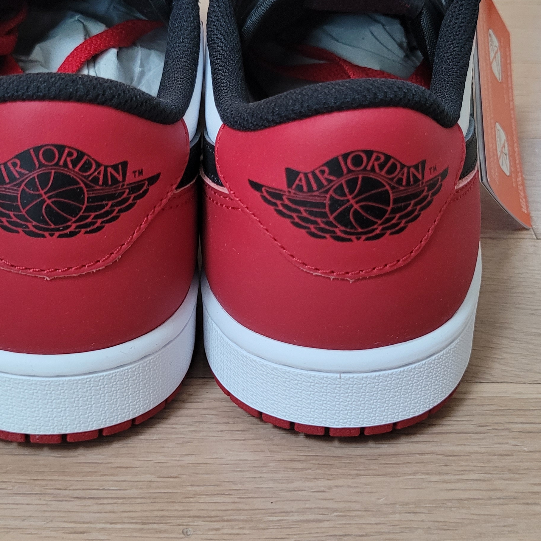 Jordan 1 Retro Low OG Black Toe 착용 스타일 - 3