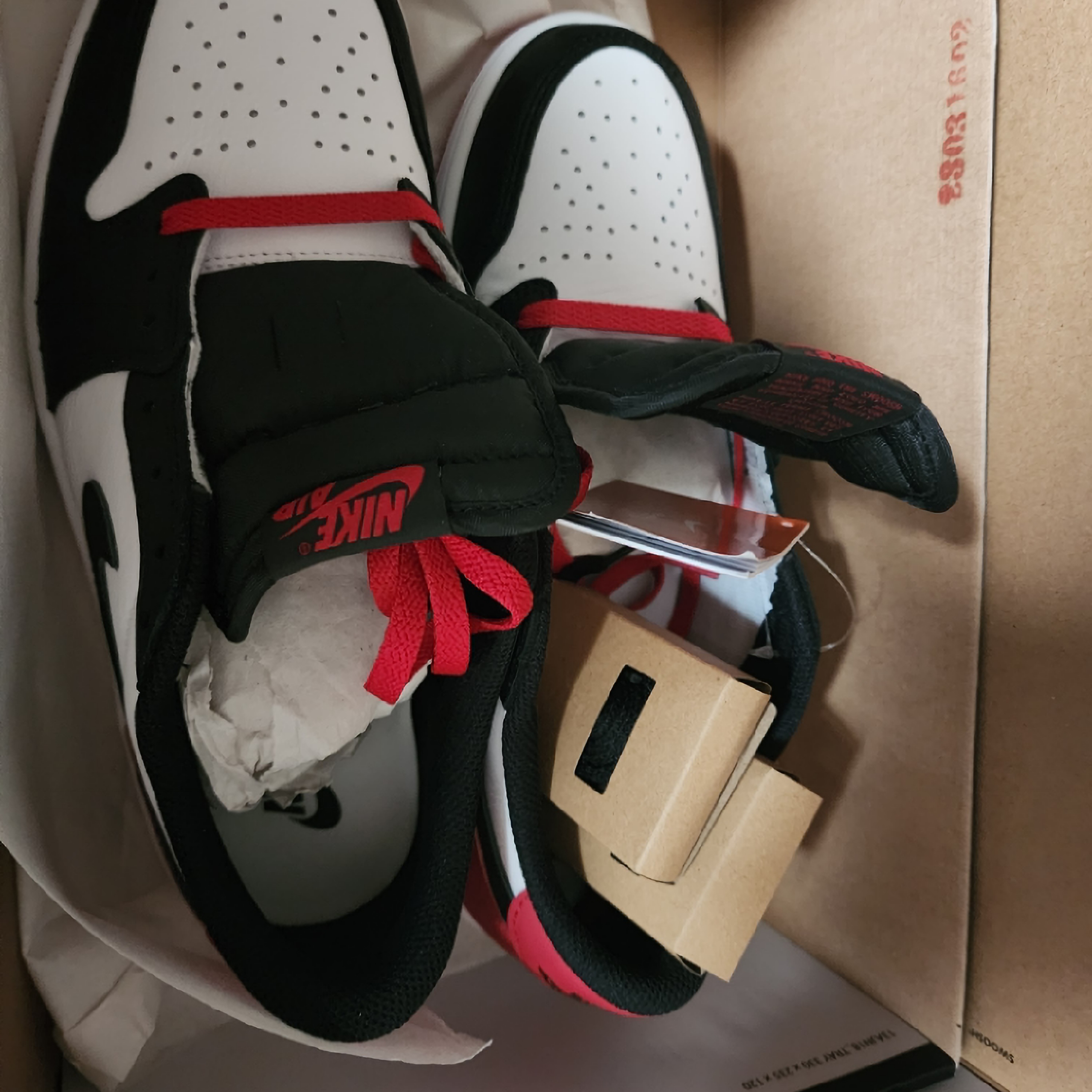 Jordan 1 Retro Low OG Black Toe 착용 스타일 - 1