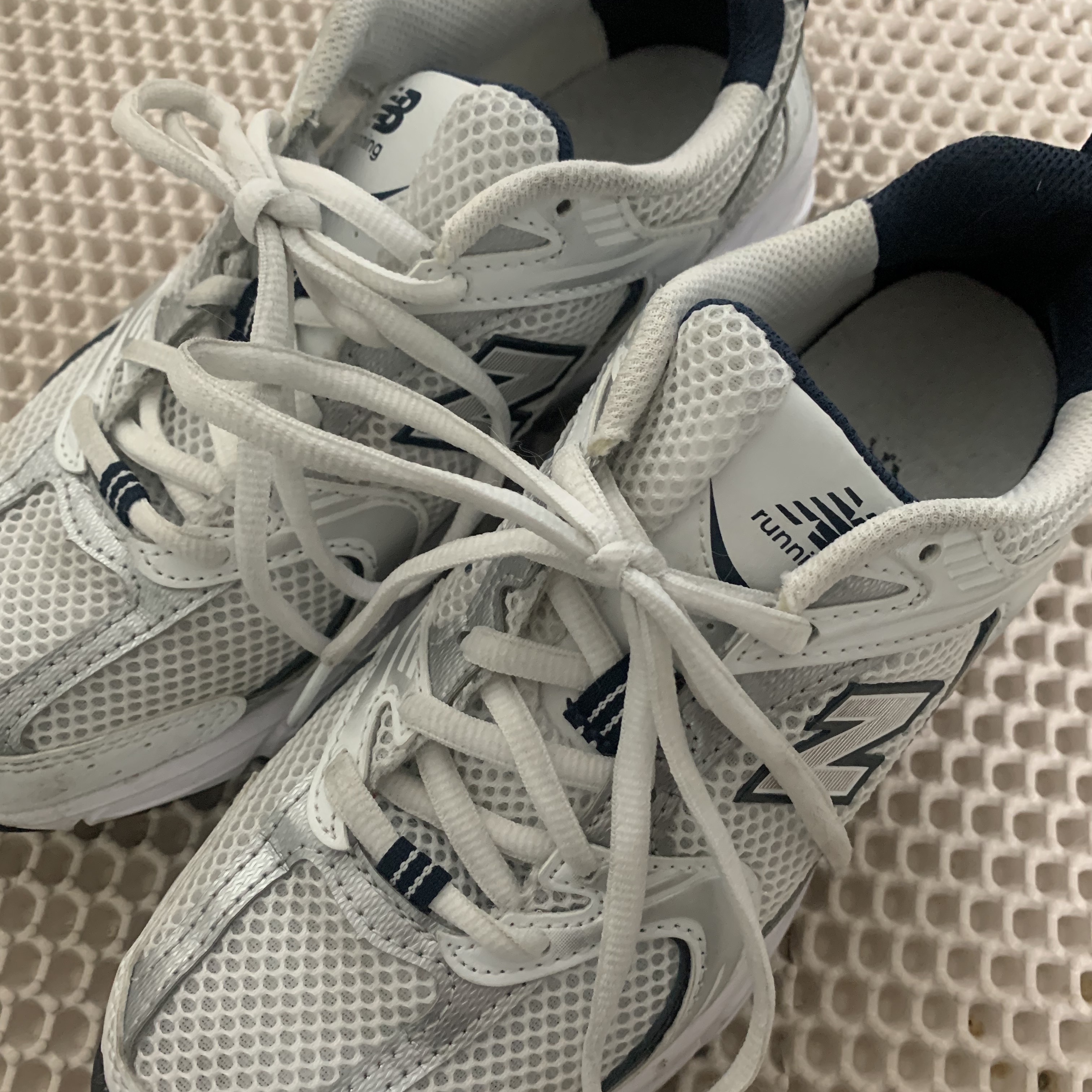 New Balance 530 White 착용 스타일
