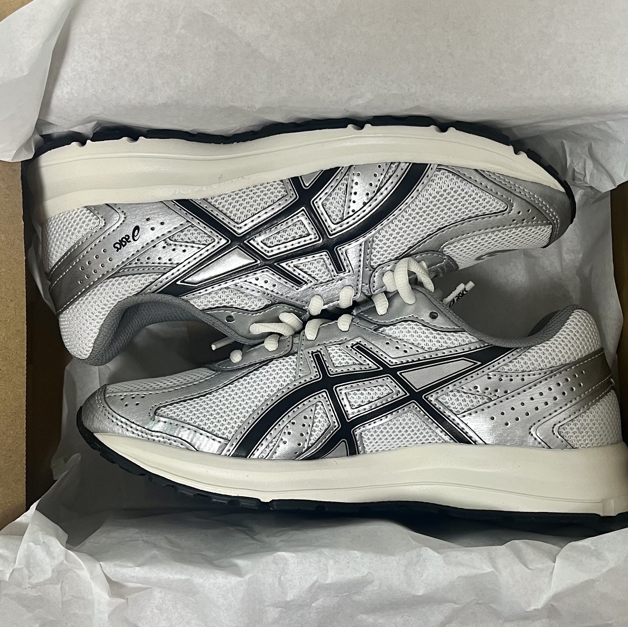 Asics Jog 100 S White Black - 2E Wide 착용 스타일