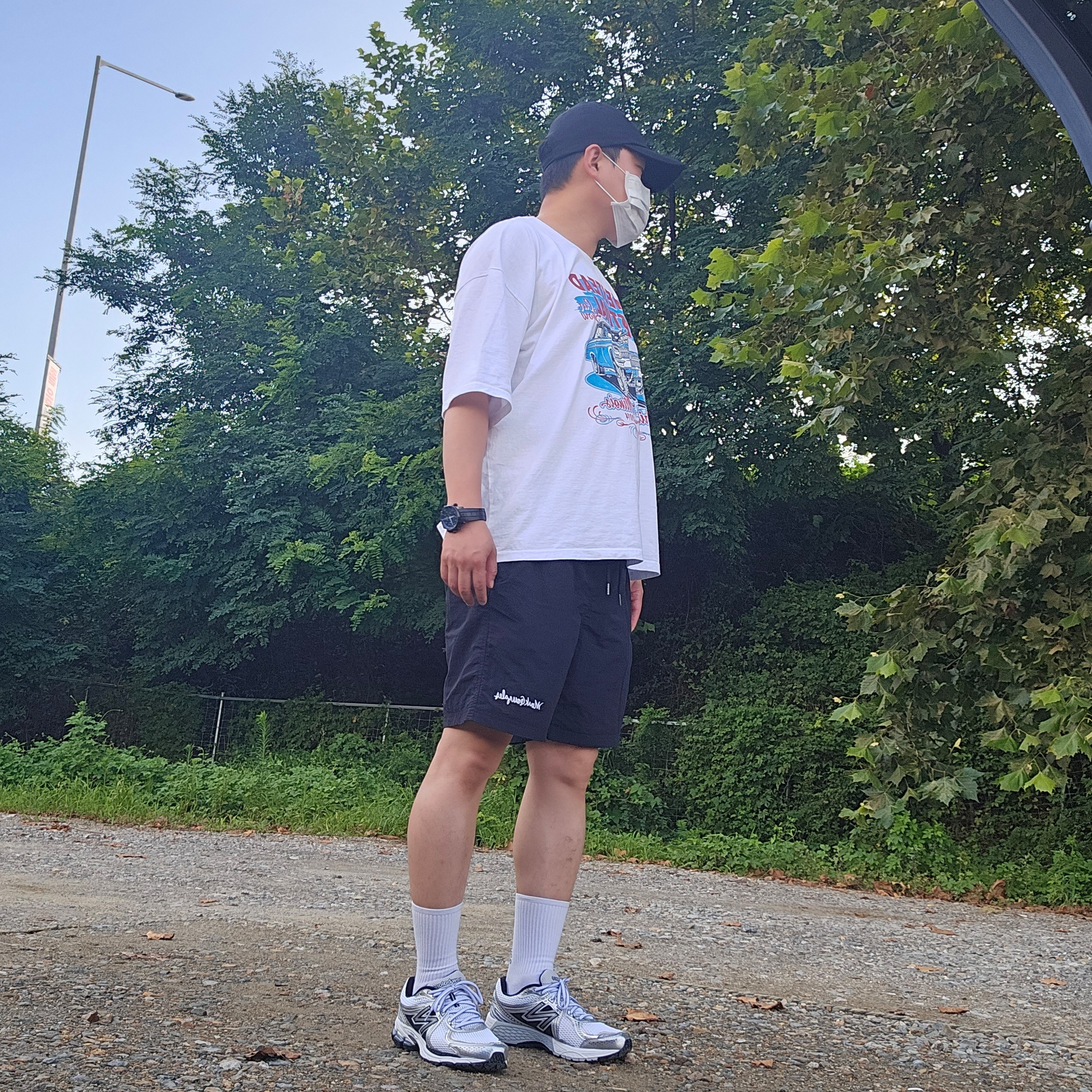 New Balance 860v2 White Black 착용 스타일 - 1