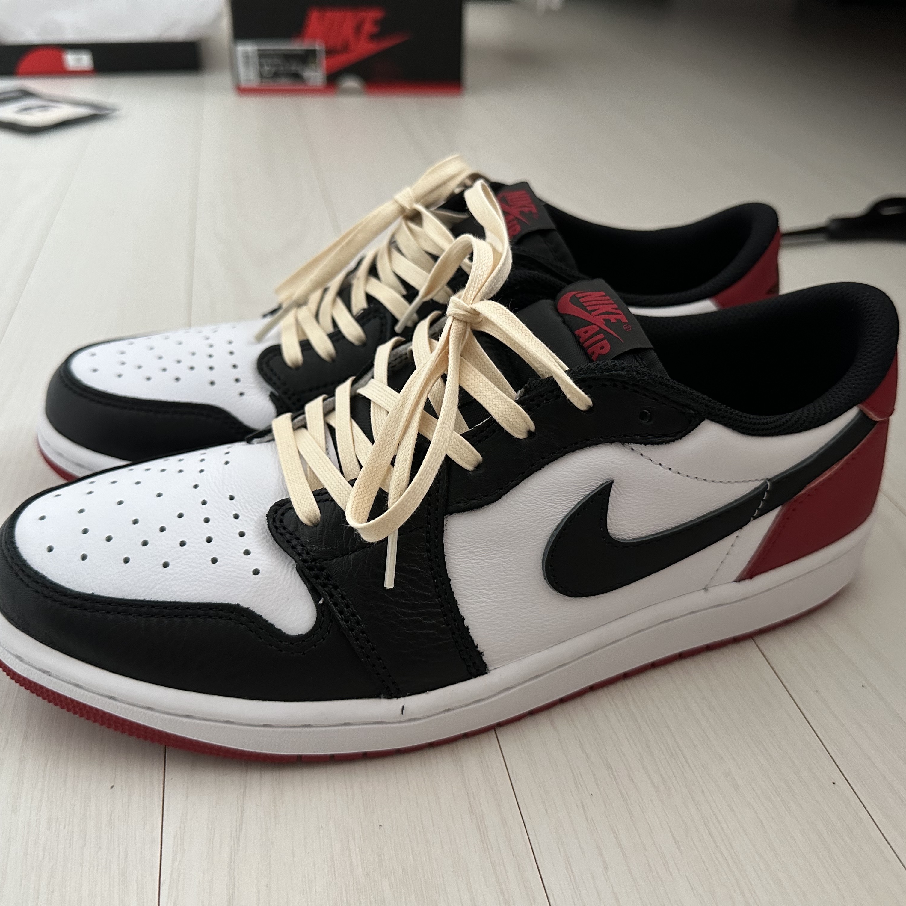 Jordan 1 Retro Low OG Black Toe 착용 스타일 - 1