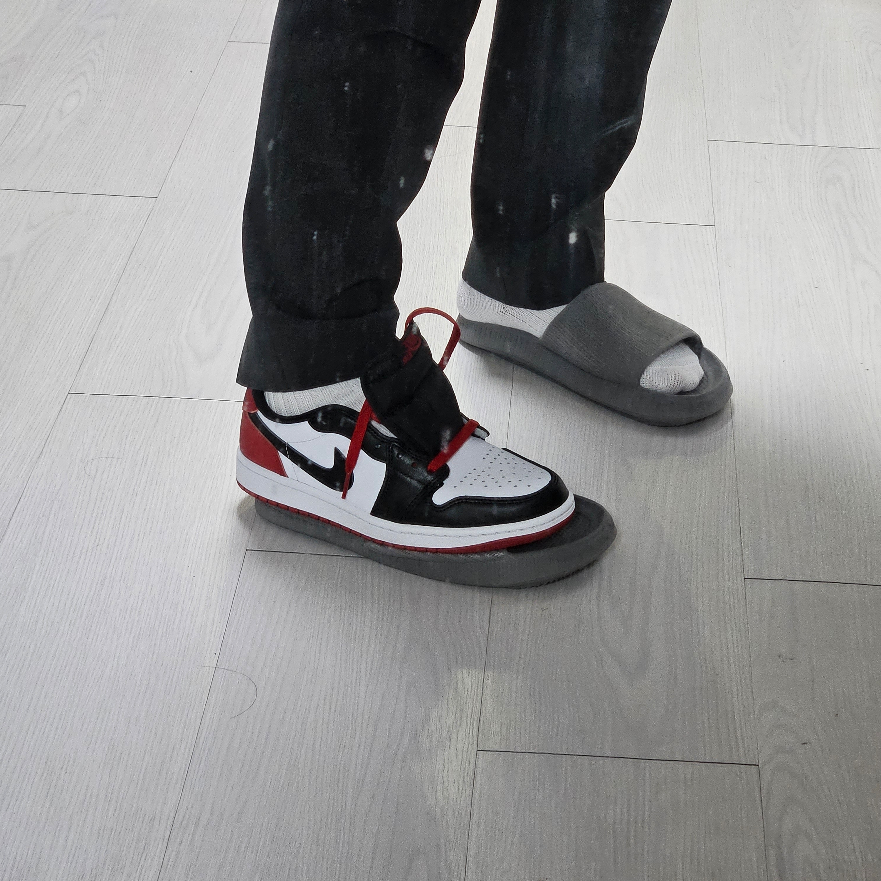 Jordan 1 Retro Low OG Black Toe 착용 스타일 - 1