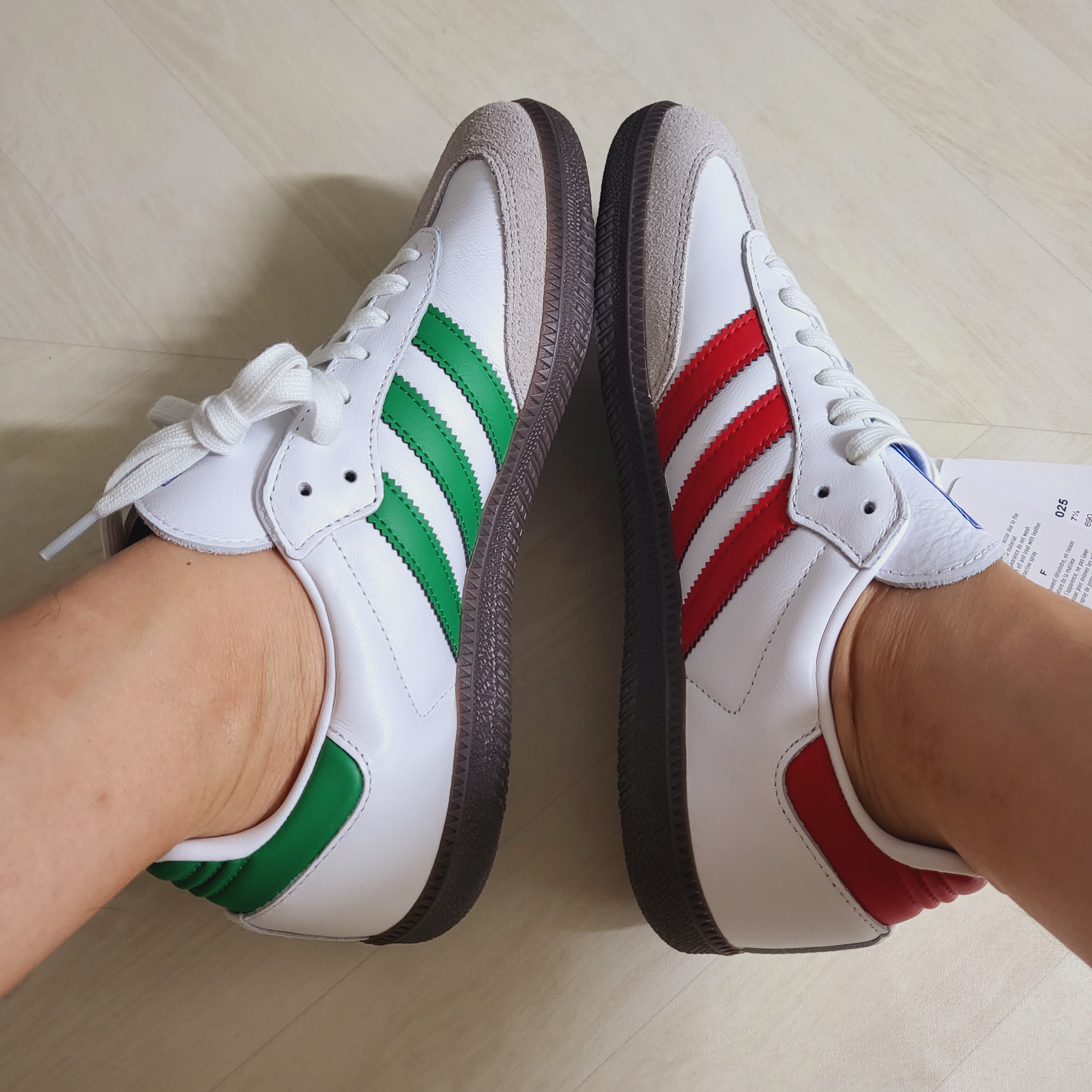 Adidas Samba OG White Green, Adidas Samba OG White Better Scarlet 착용 스타일 - 1