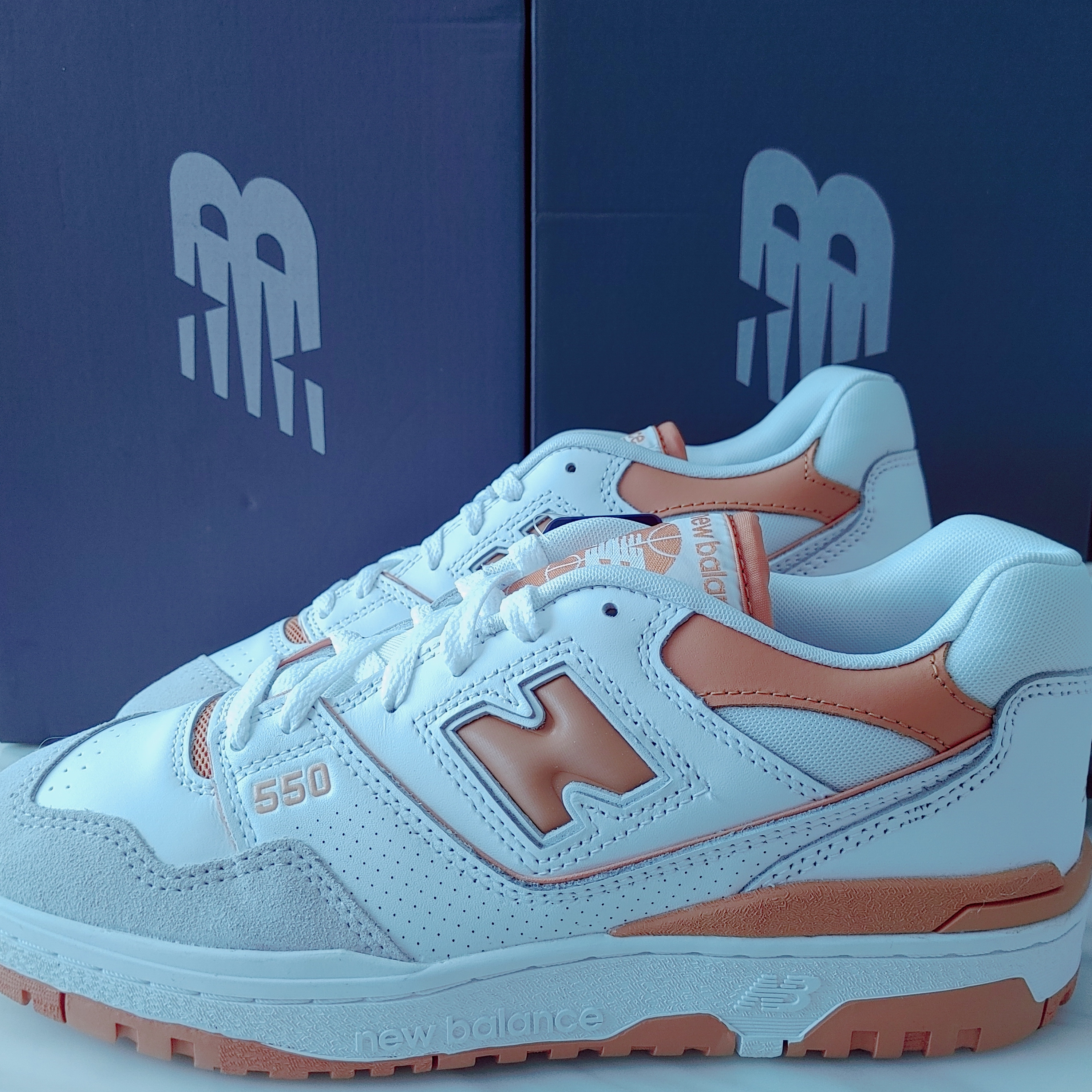 New Balance 550 White Burnt Orange - 2E Wide 착용 스타일