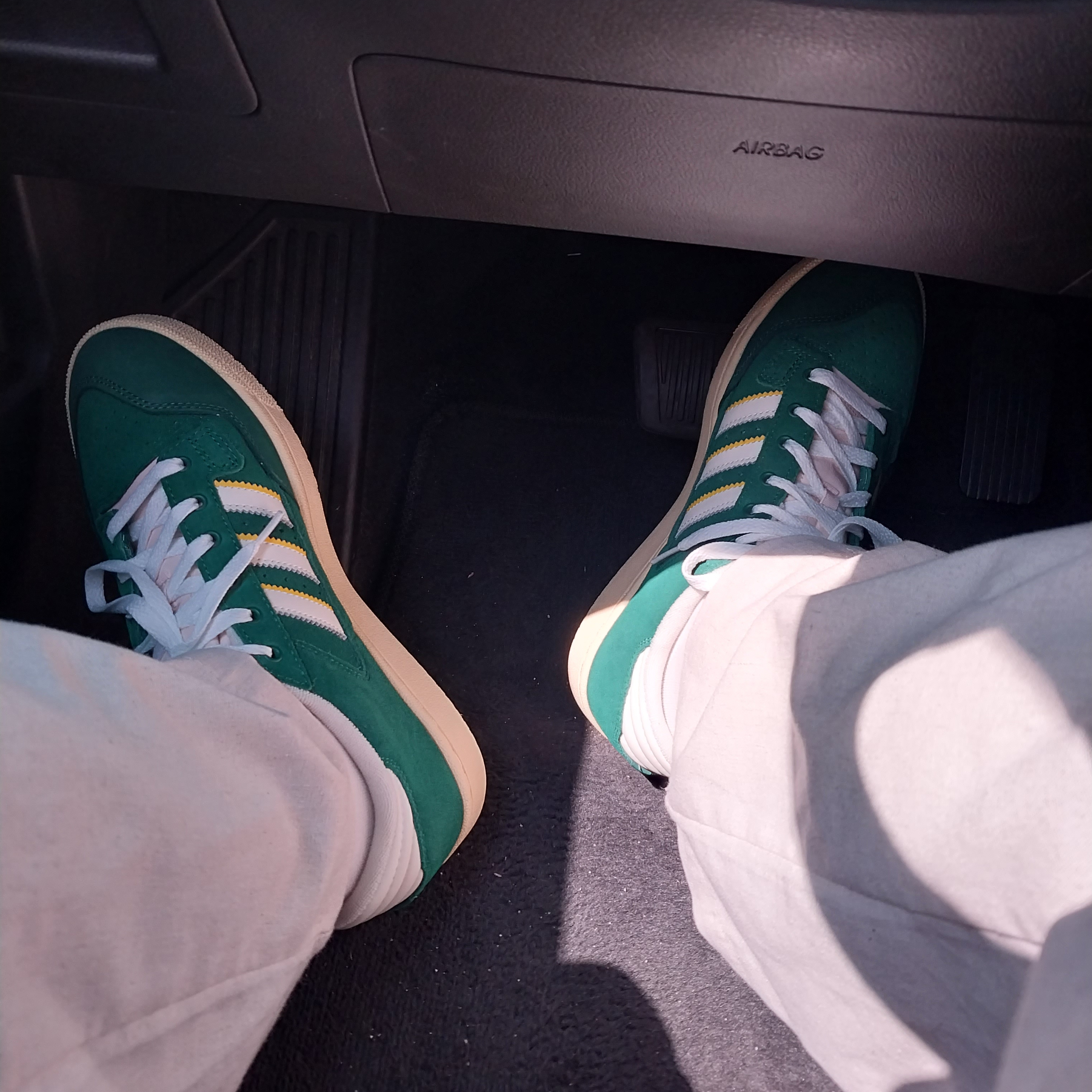 Adidas Centennial 85 Low Collegiate Green Cream White 착용 스타일