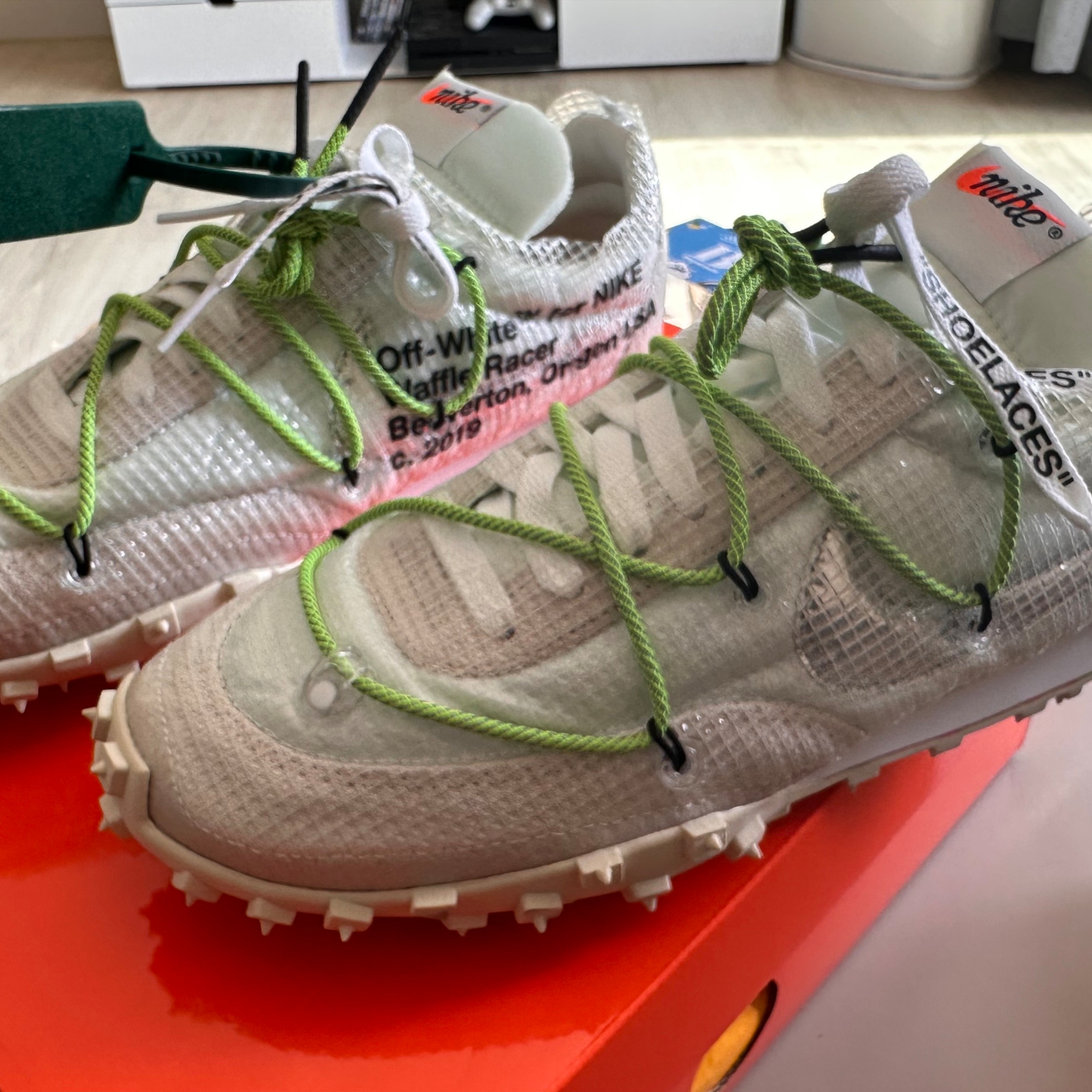 (W) Nike x Off-White Waffle Racer White 착용 스타일