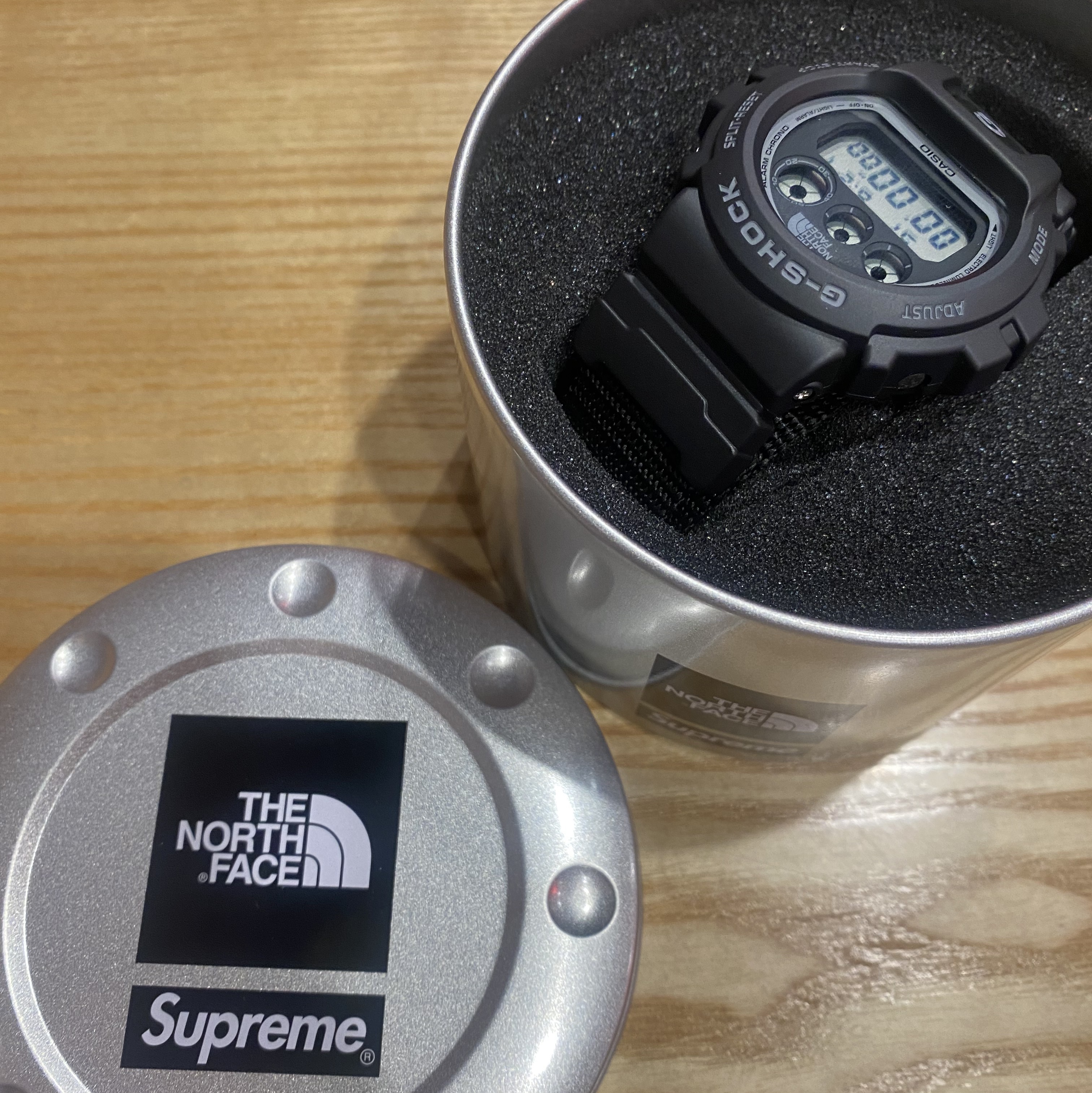 Casio G-Shock x Supreme x The North Face DW-6900 Black 착용 스타일