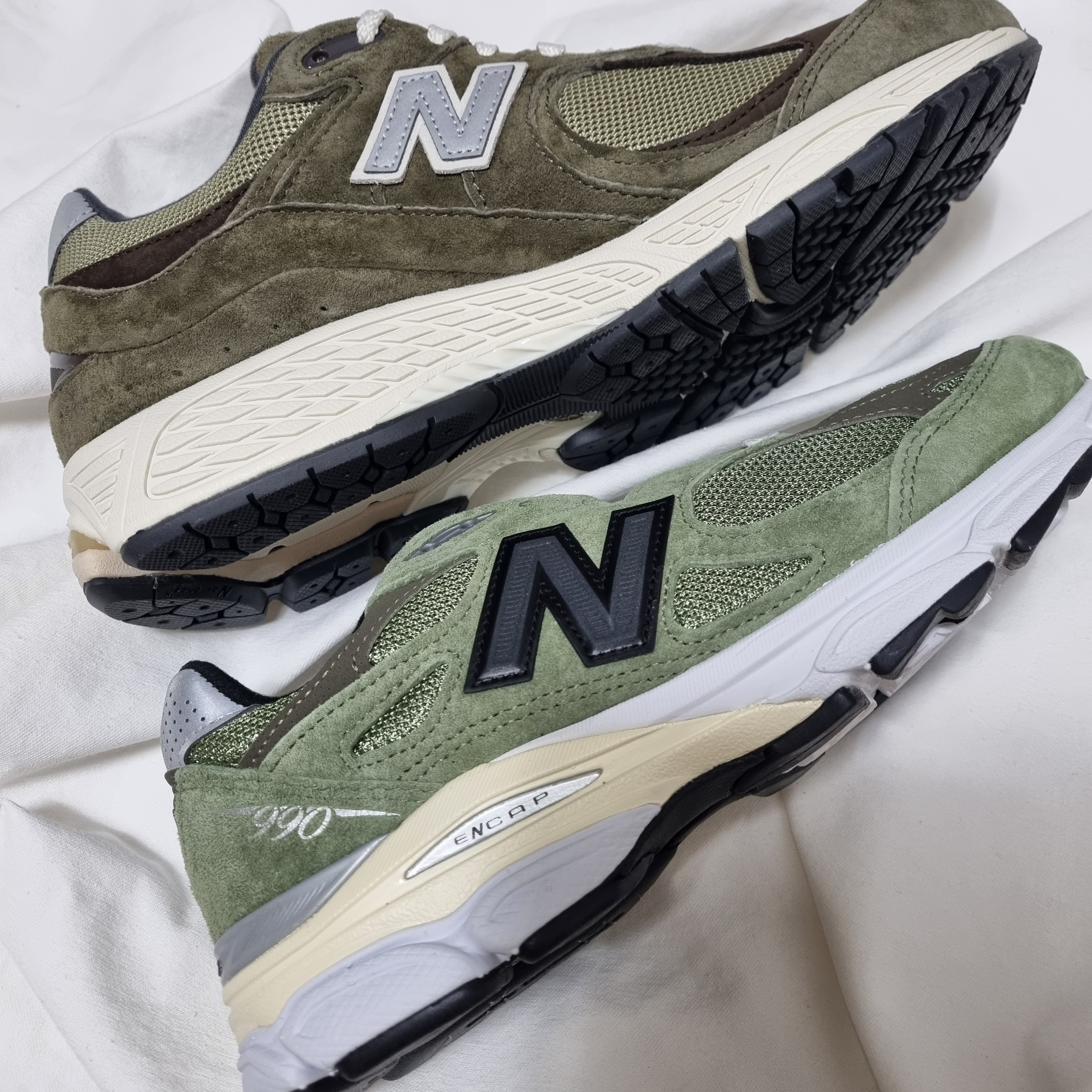 New Balance x JJJJound 990v3 Olive, New Balance 2002R Special Vintage Khaki 착용 스타일