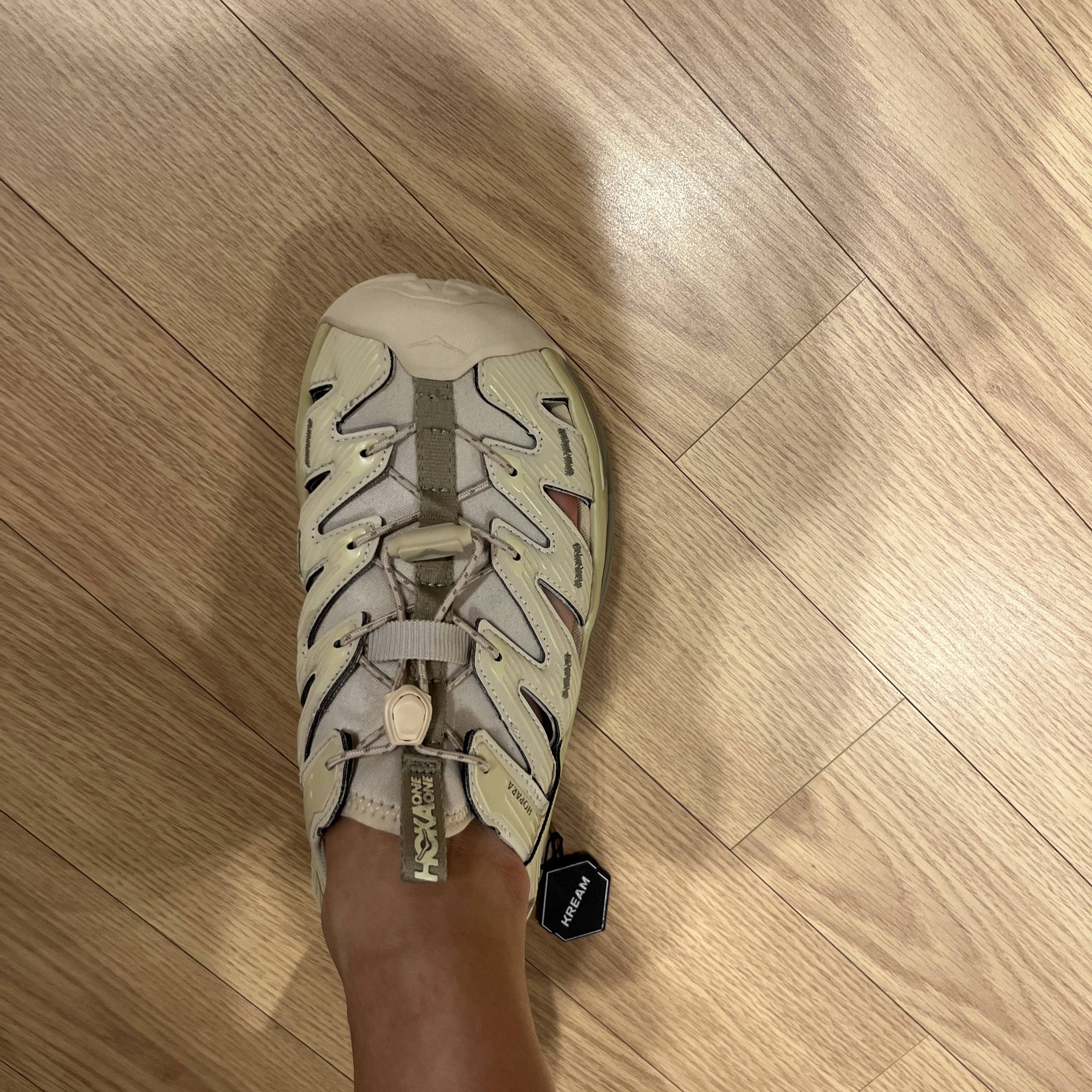 Hoka Hopara Shifting Sand Dune 착용 스타일
