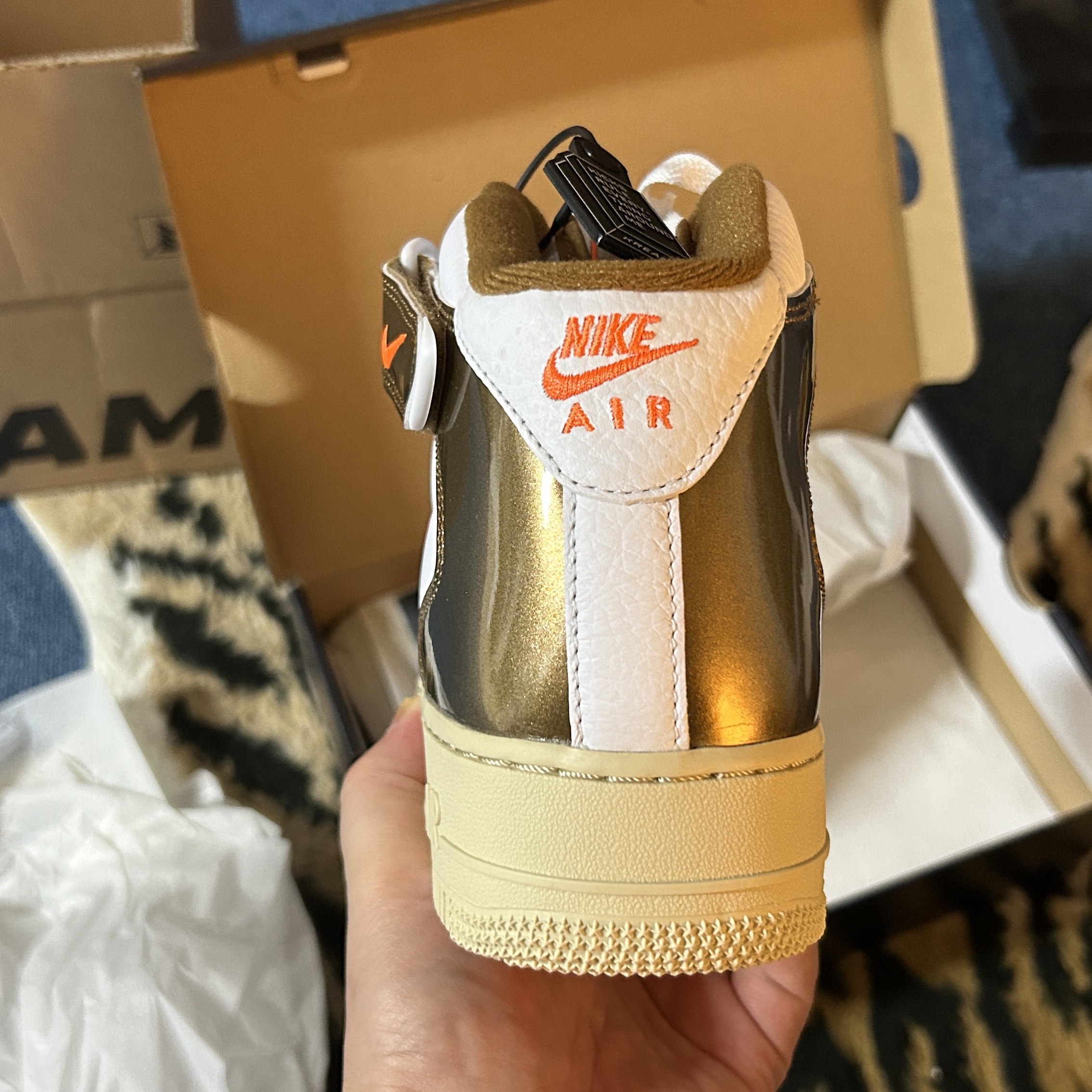 Nike Air Force 1 Mid QS Ale Brown 착용 스타일 - 3