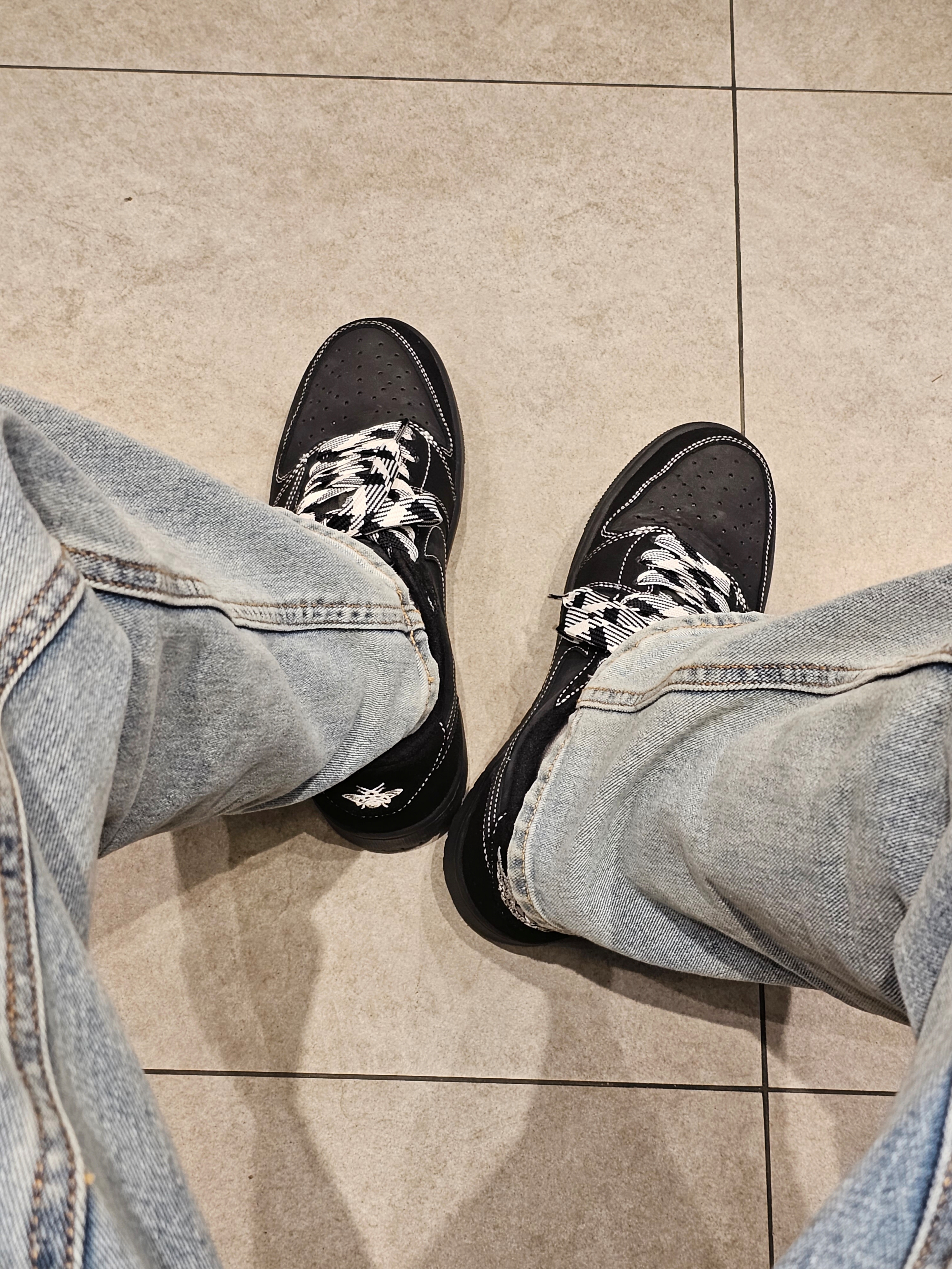 Jordan 1 x Travis Scott Retro Low OG SP Black Phantom 착용 스타일