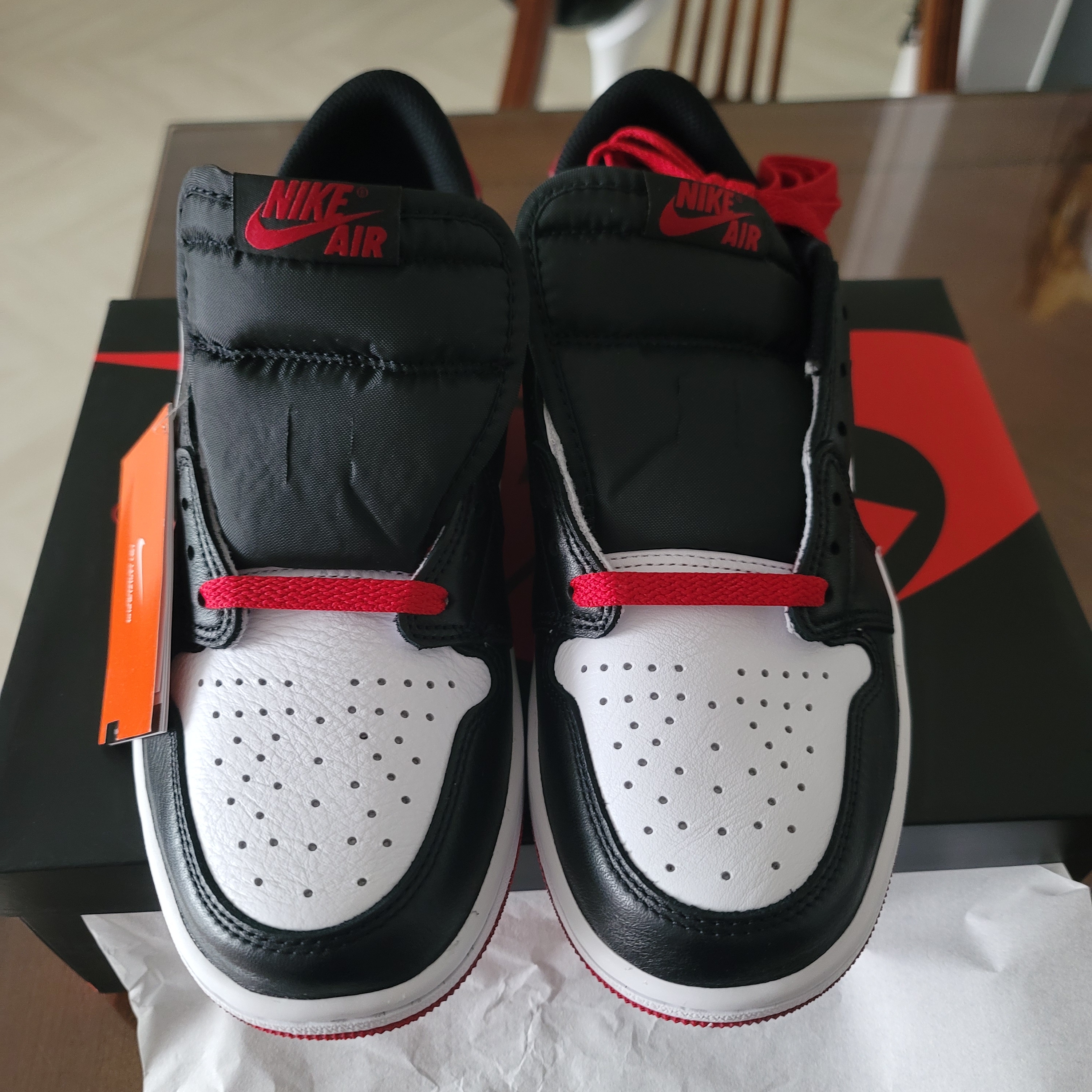 Jordan 1 Retro Low OG Black Toe 착용 스타일 - 2