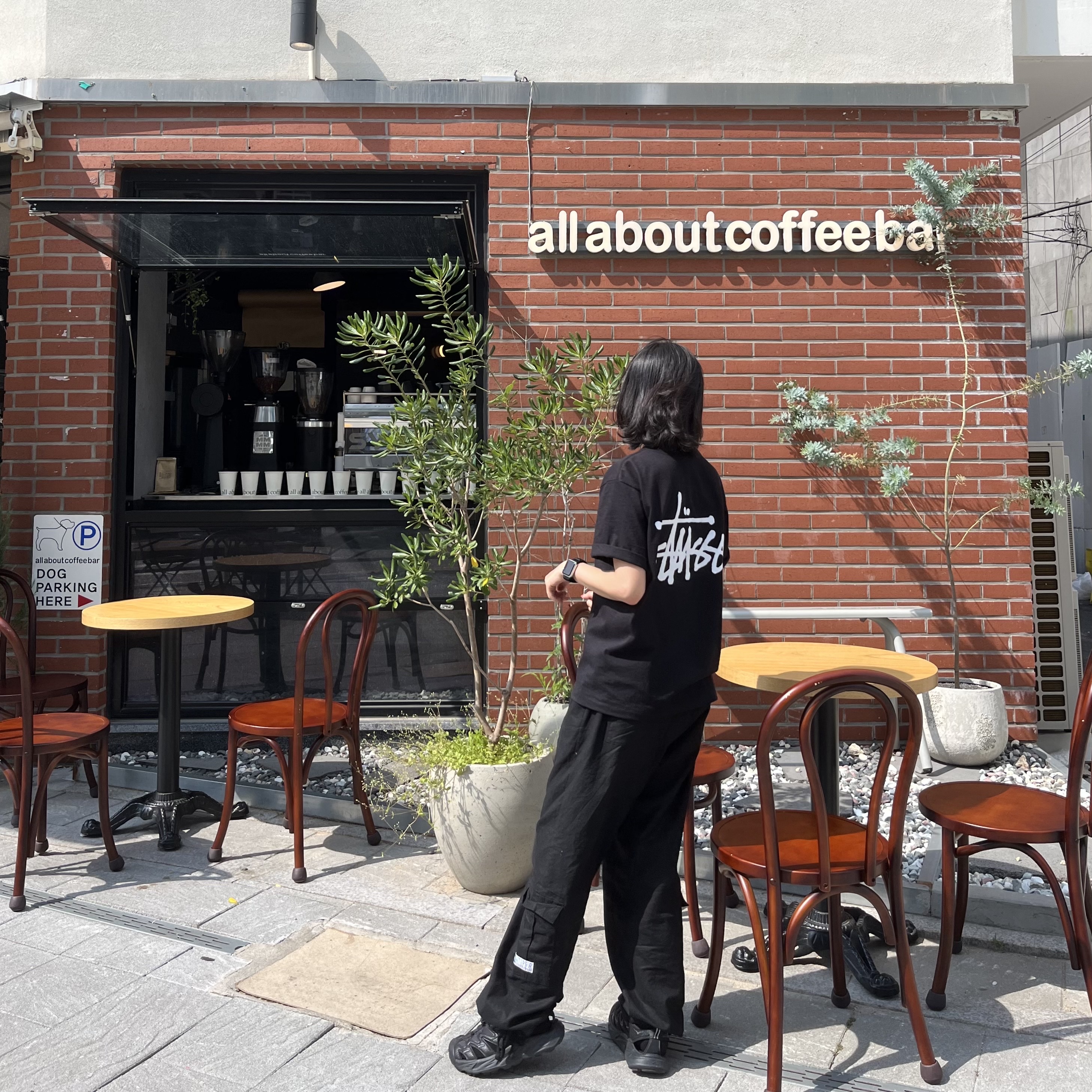 Stussy Basic Stussy T-Shirt Black 2023, Hoka Hopara Black 착용 스타일