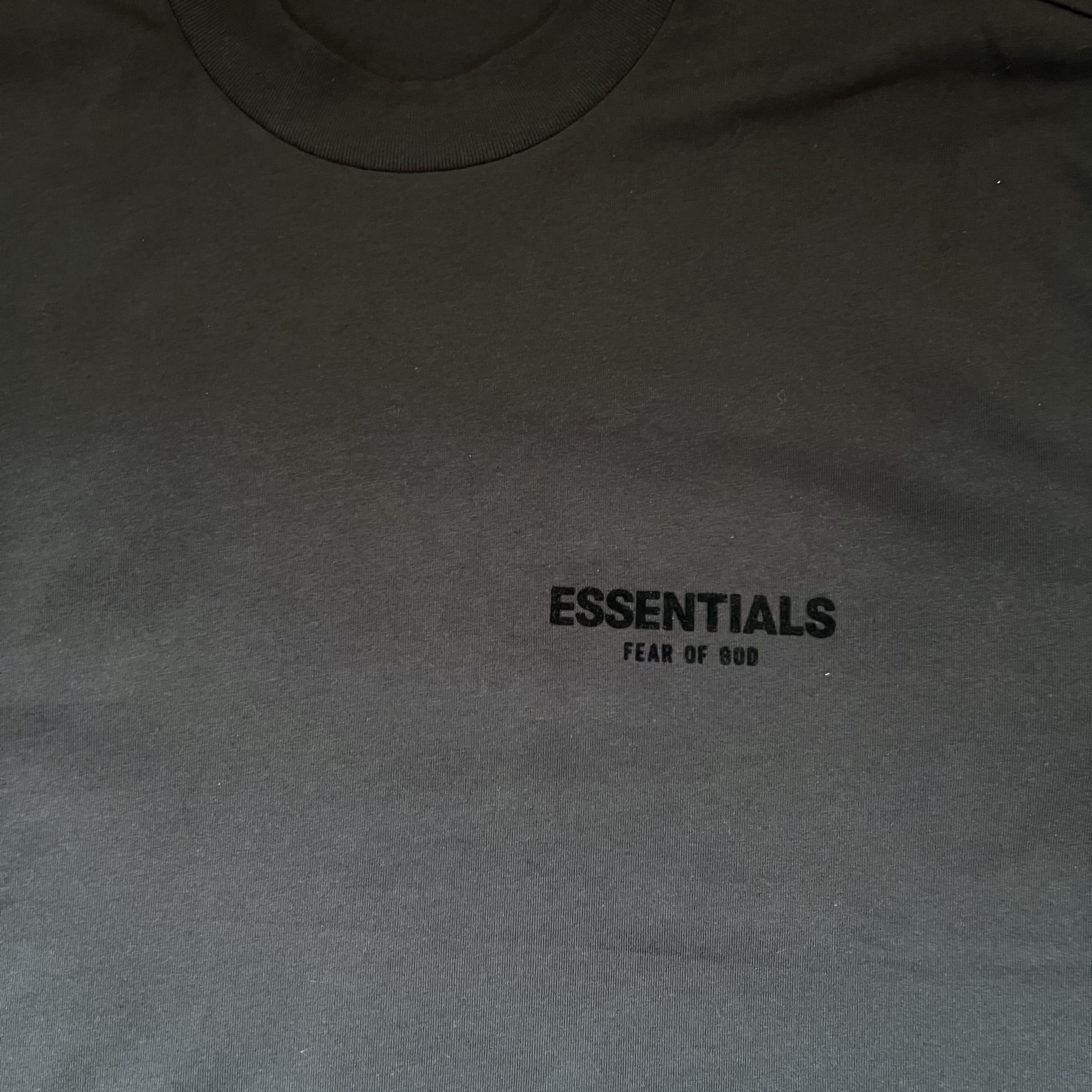 Essentials The Core Collection T-Shirt Stretch Limo 착용 스타일 - 2