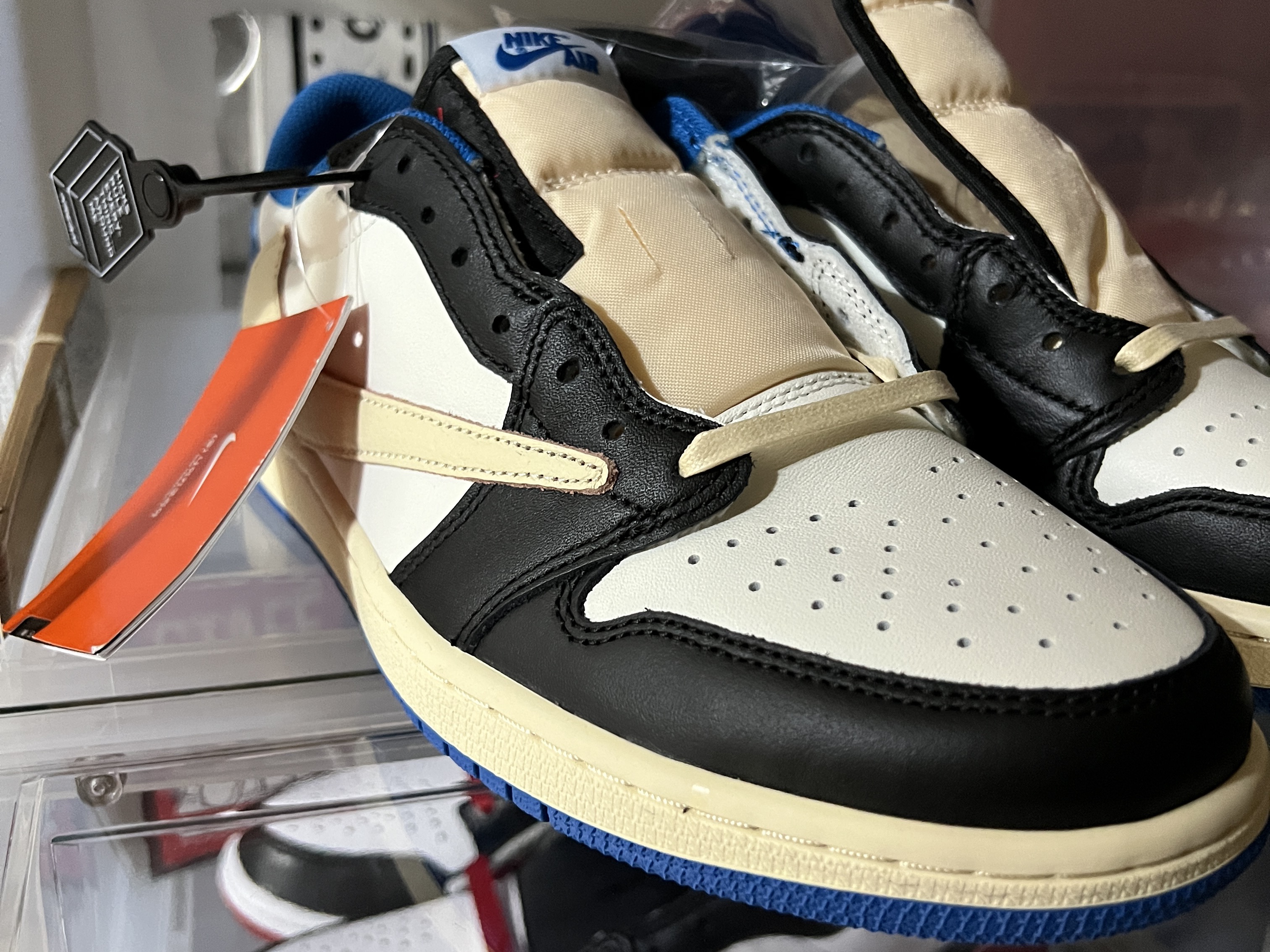 Jordan 1 x Travis Scott x Fragment Retro Low OG SP Military Blue 착용 스타일 - 2