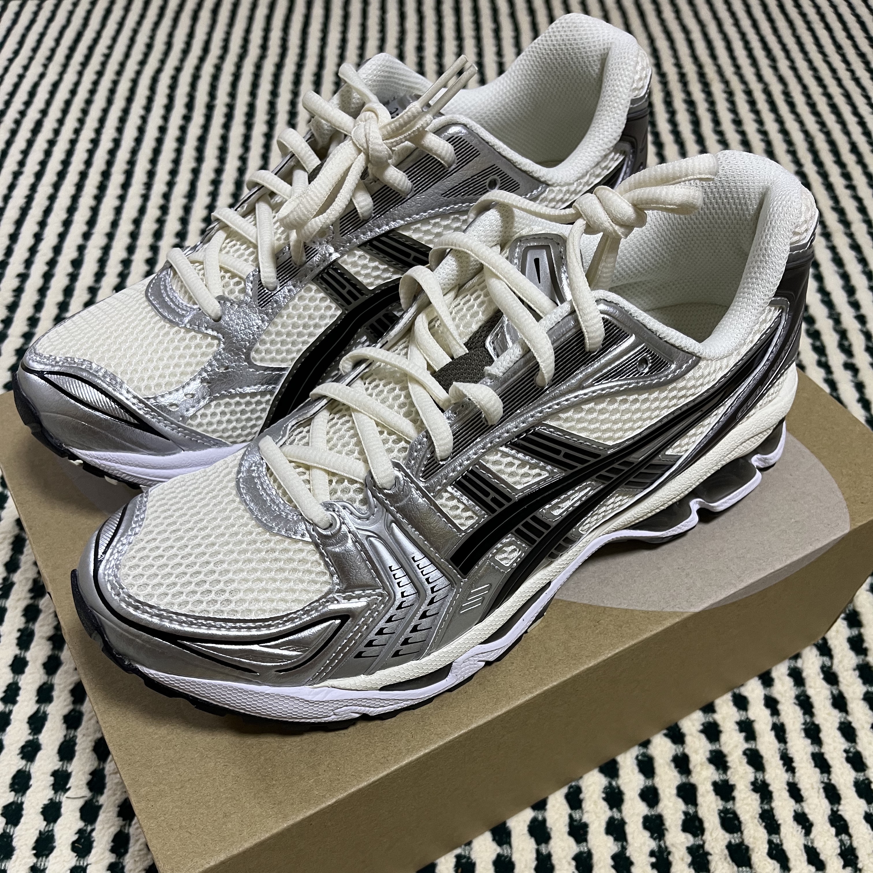 Asics Gel-Kayano 14 Cream Black, IAB Studio x Ottogi Mayonnaise 50th Anniversary T-Shirt Navy 착용 스타일 - 3