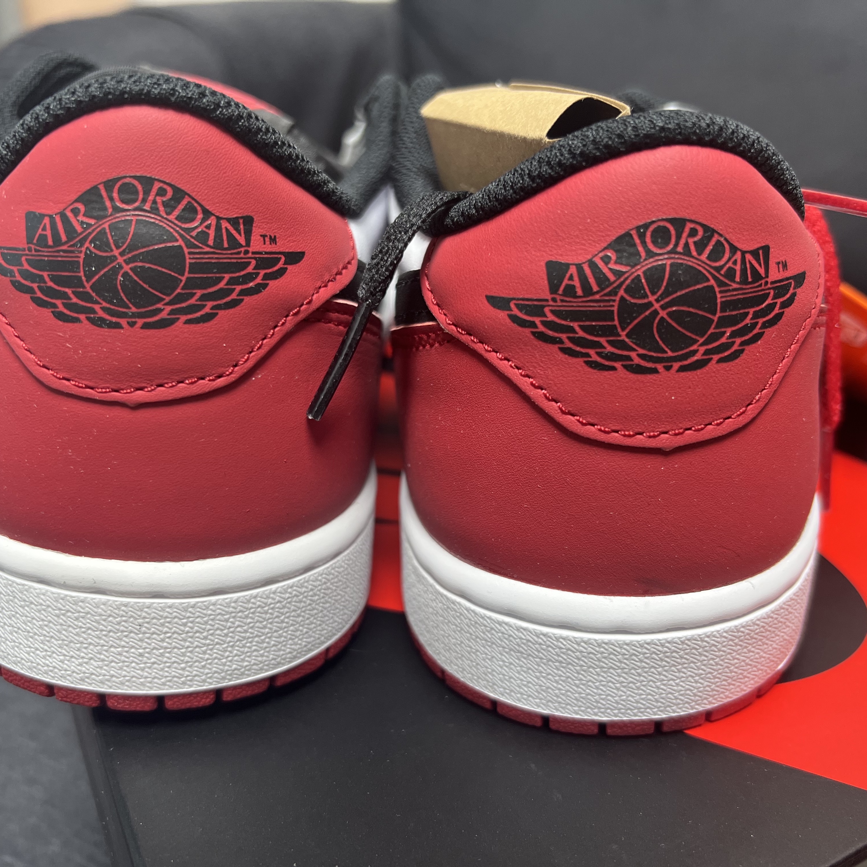 Jordan 1 Retro Low OG Black Toe 착용 스타일 - 2