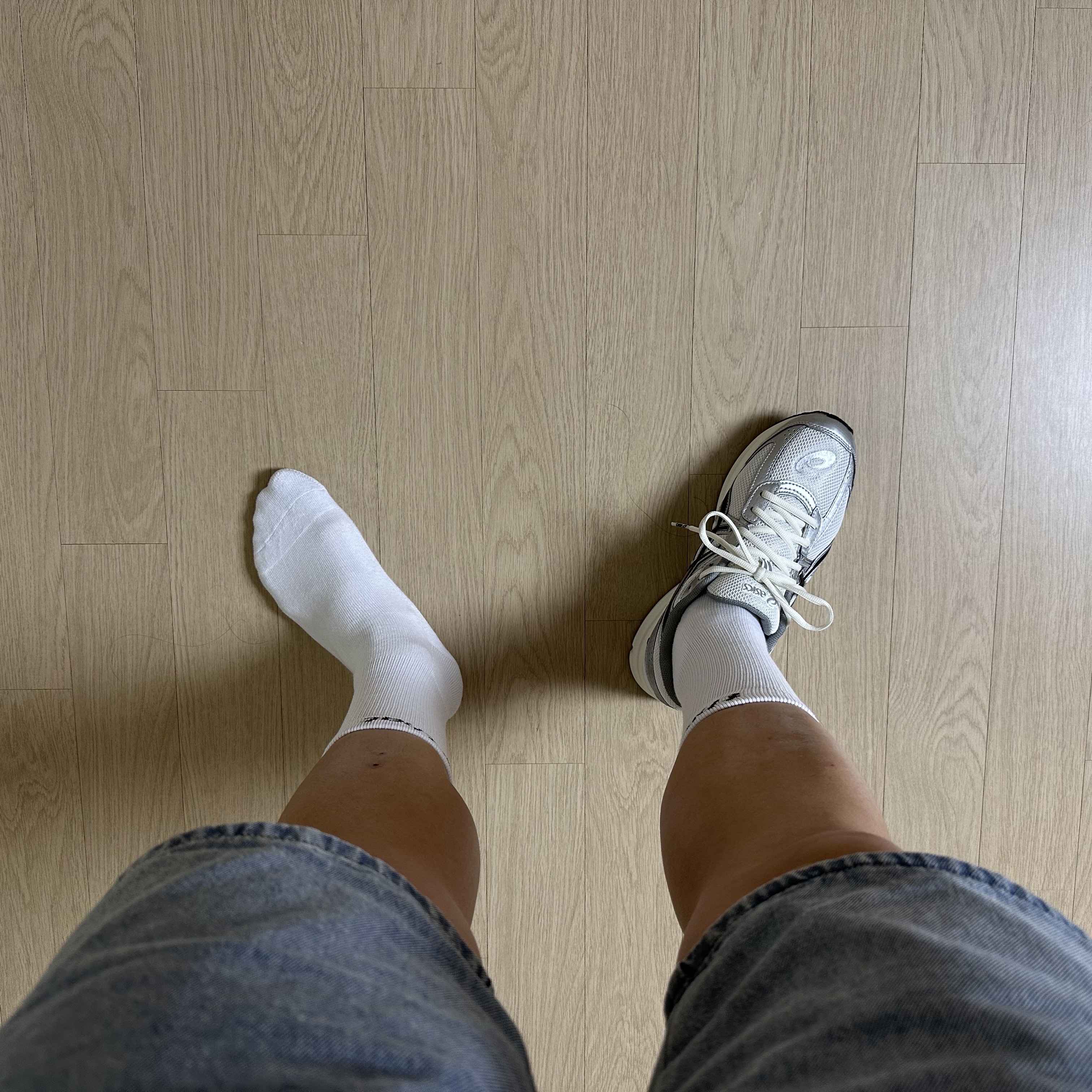 Asics Jog 100 S White Black - 2E Wide 착용 스타일