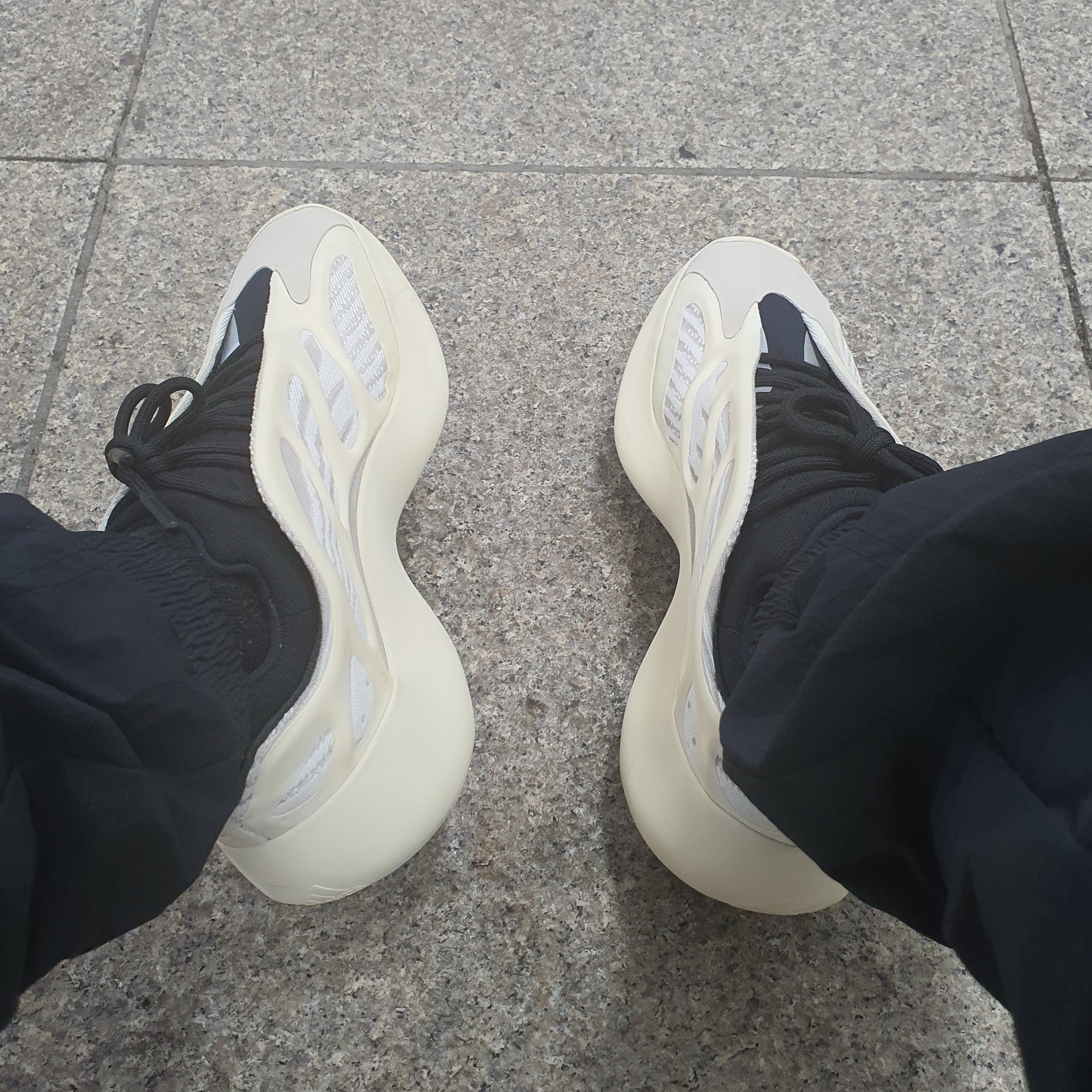 Adidas Yeezy 700 V3 Azael 2022/2023 착용 스타일