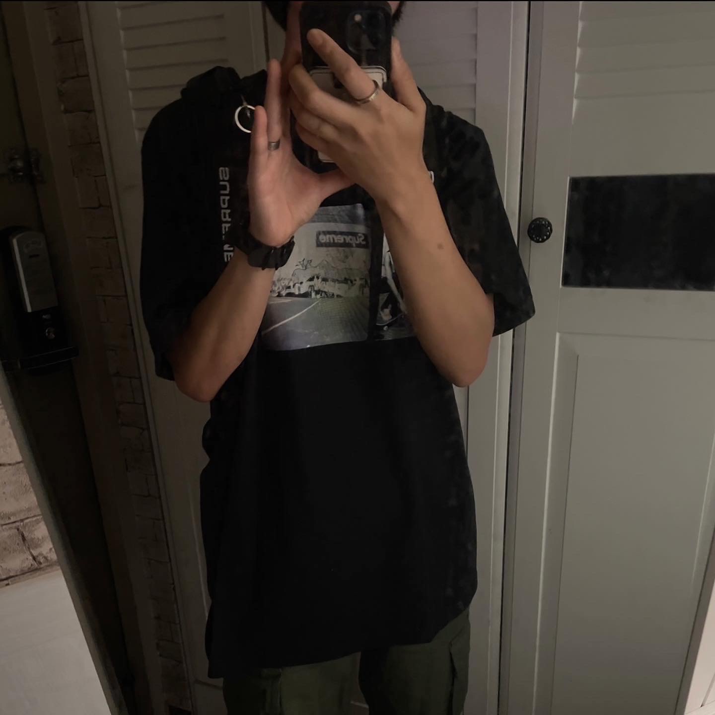 Supreme Dylan T-Shirt Black - 22FW, Supreme Backpack Black - 22FW 착용 스타일