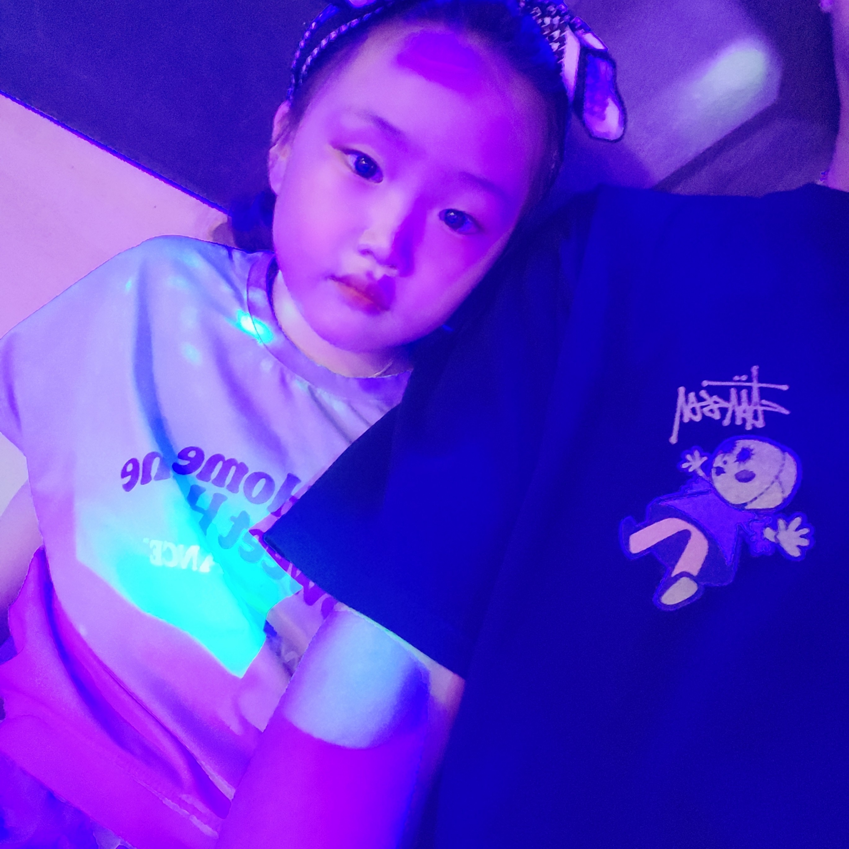 Stussy Dollie Pigment Dyed T-Shirt Black 착용 스타일 - 2