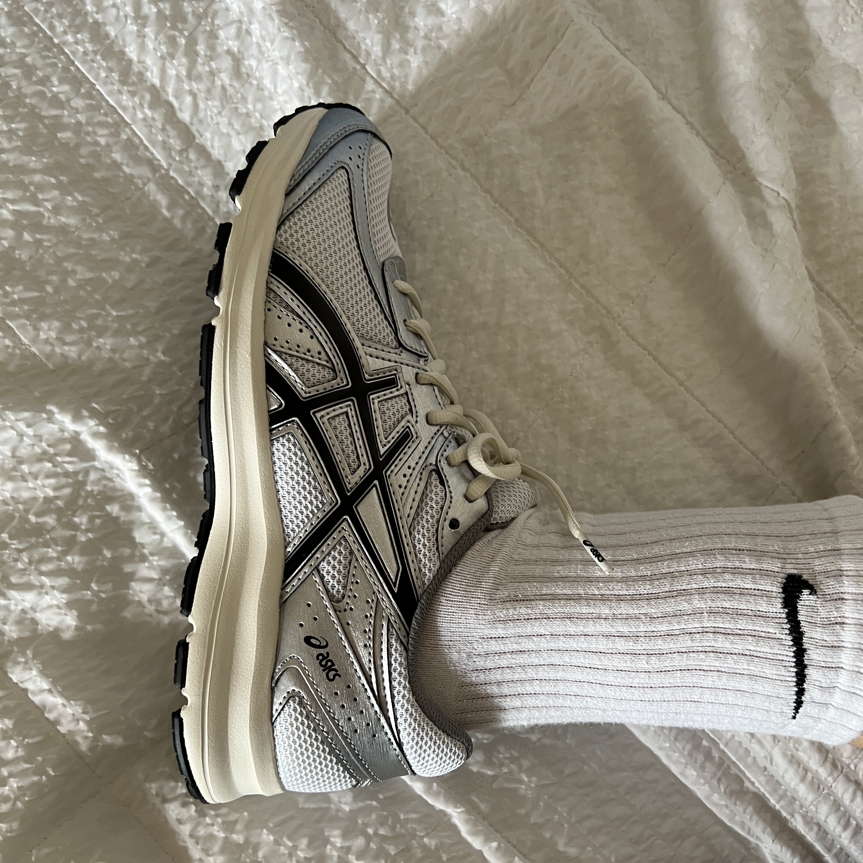 Asics Jog 100 S White Black - 2E Wide 착용 스타일 - 2