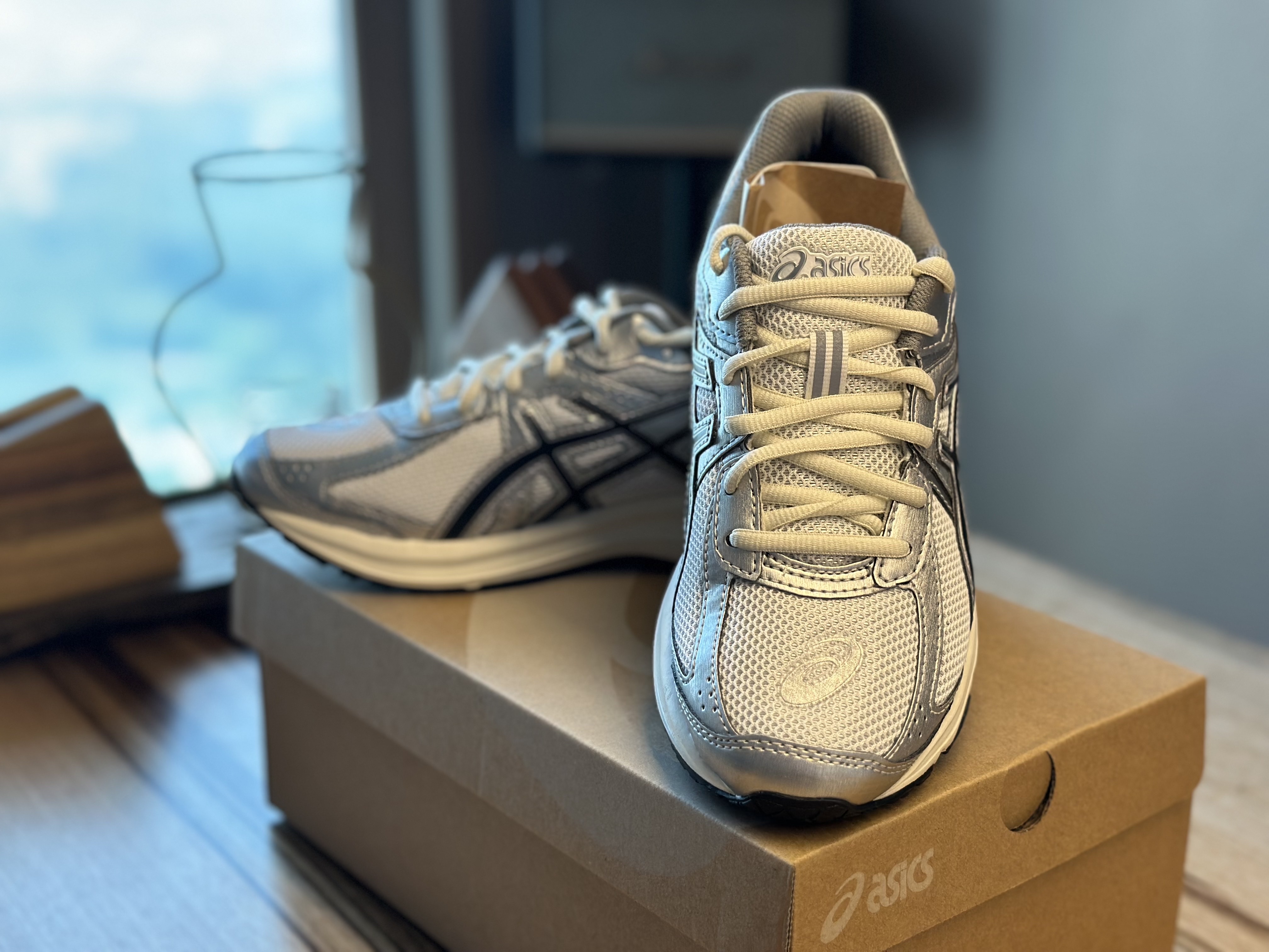 Asics Jog 100 S White Black - 2E Wide 착용 스타일 - 2