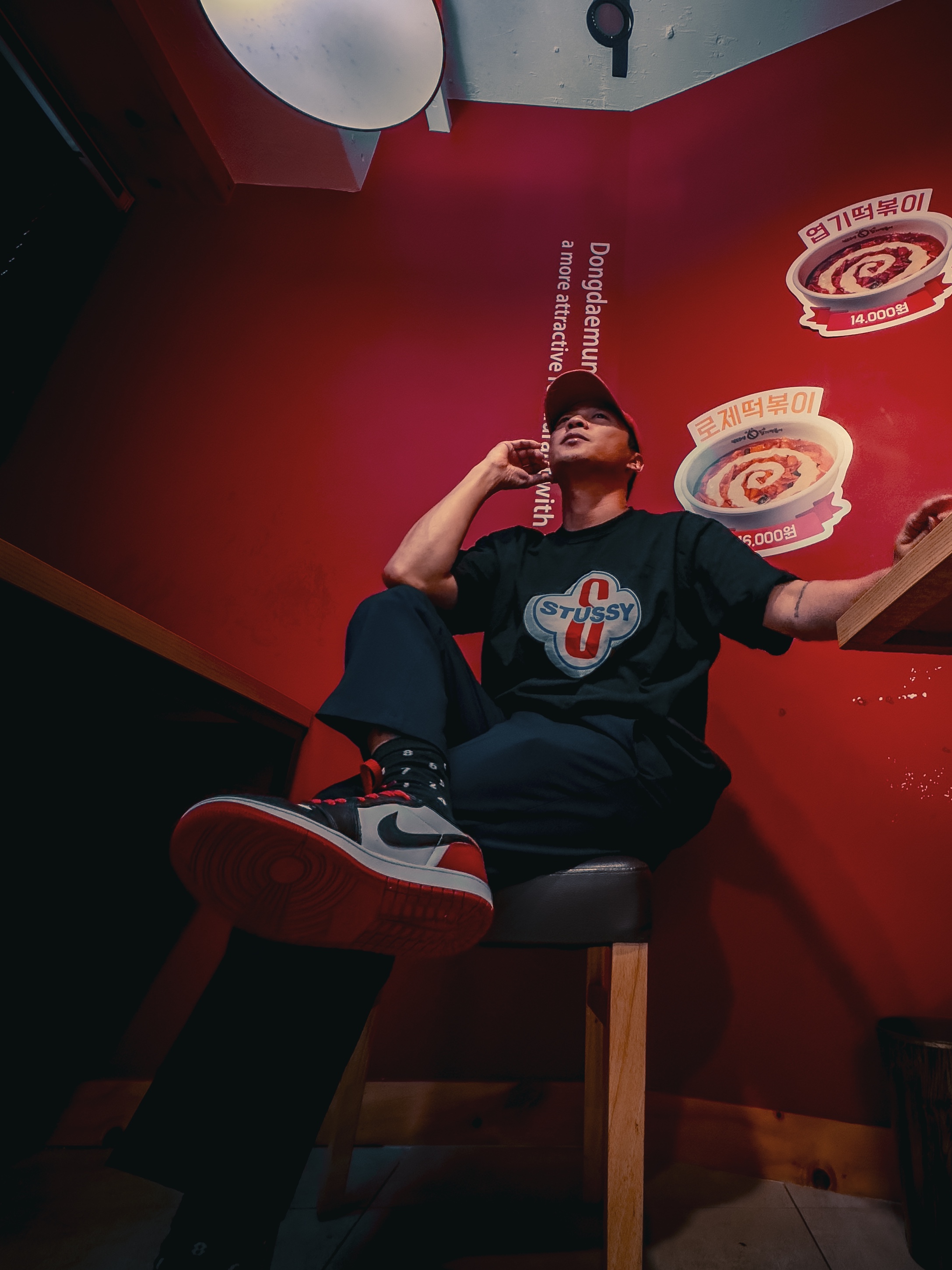 Jordan 1 Retro Low OG Black Toe, Stussy Motel Stussy T-Shirt Black 착용 스타일 - 2