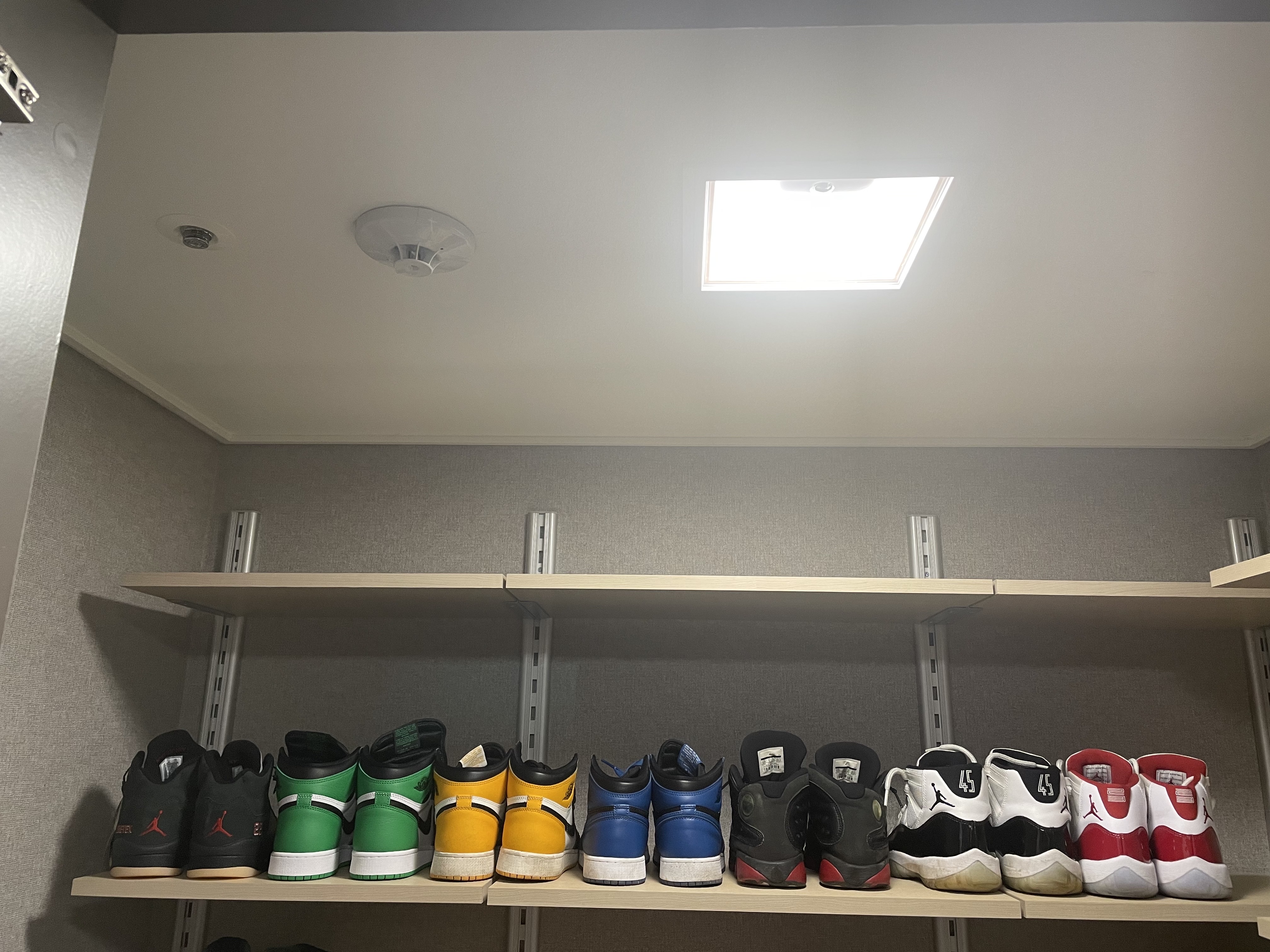Adidas Adilette 22 Carbon 착용 스타일