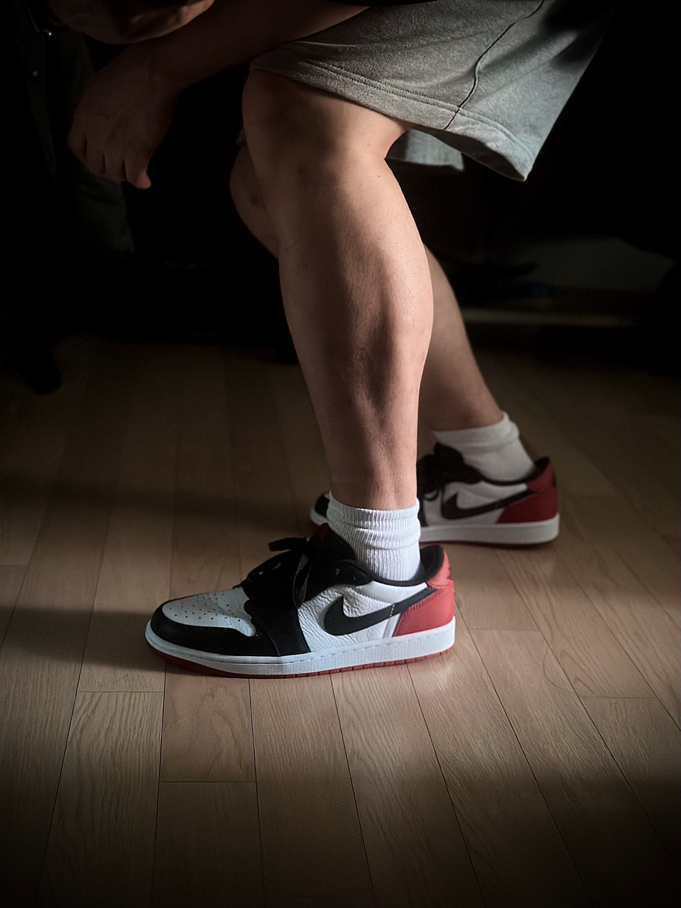 Jordan 1 Retro Low OG Black Toe 착용 스타일 - 1