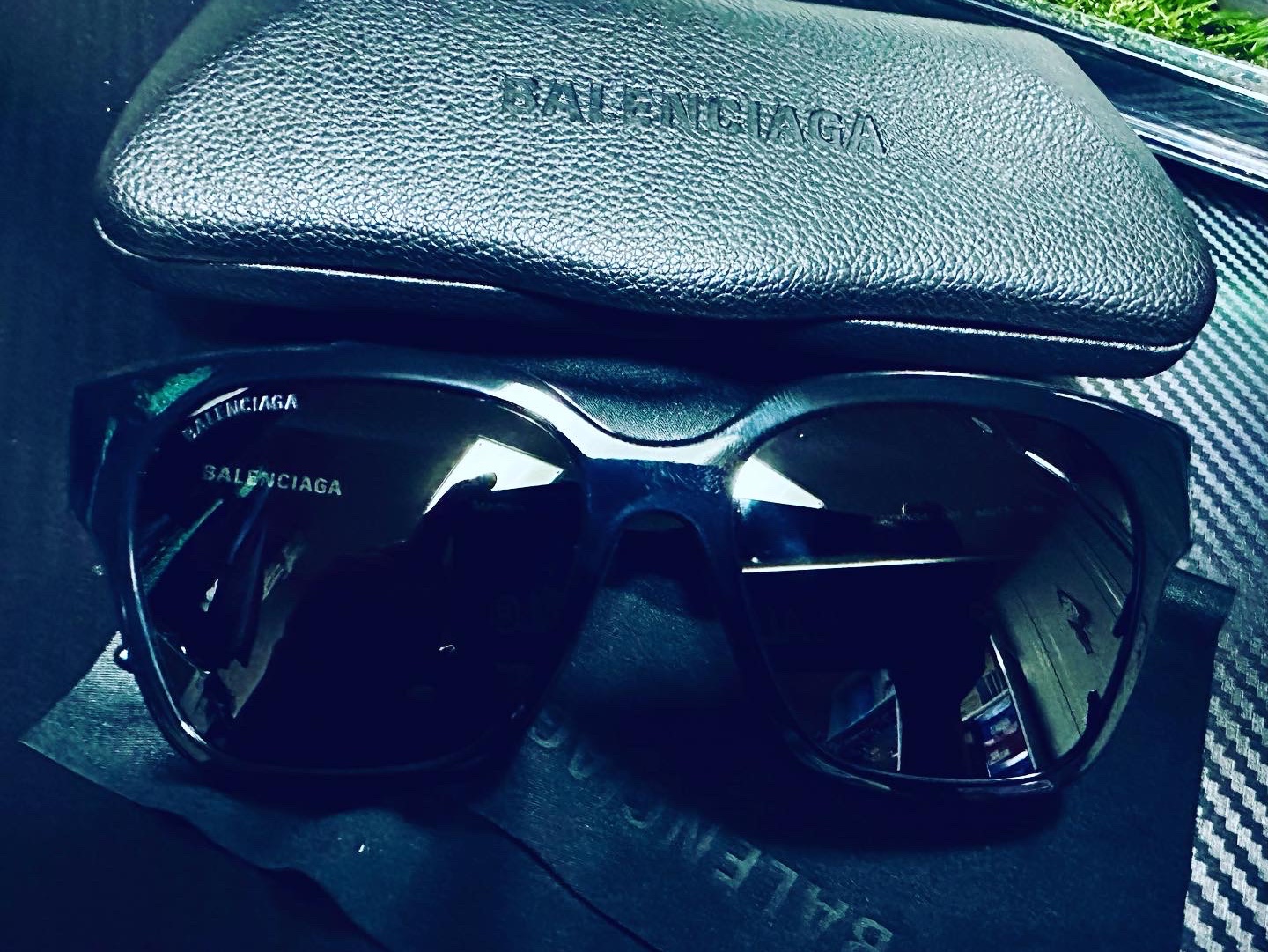 Balenciaga Max Square Af Sunglasses Black 착용 스타일
