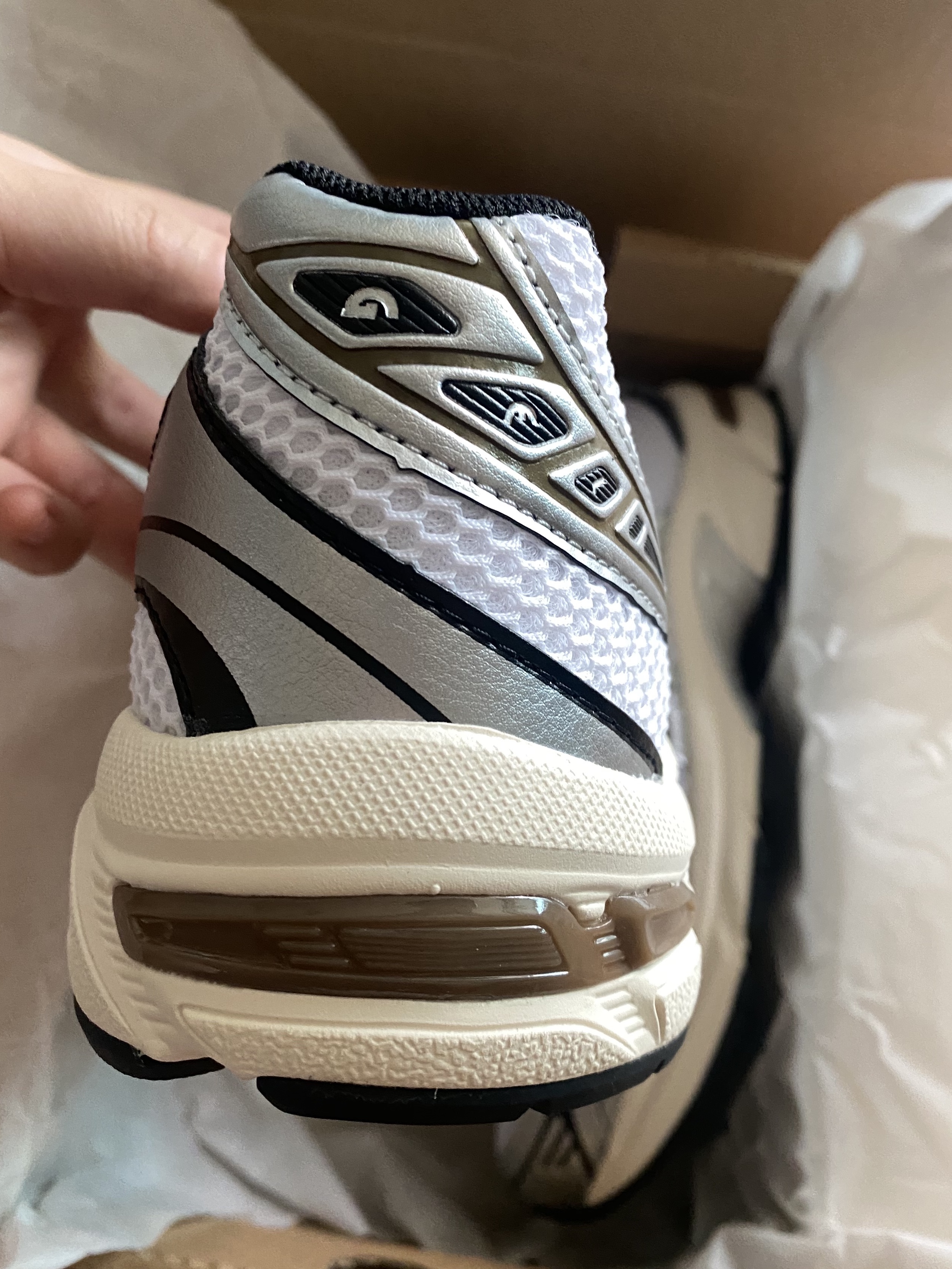 Asics Gel-1130 White Clay Canyon 착용 스타일 - 4