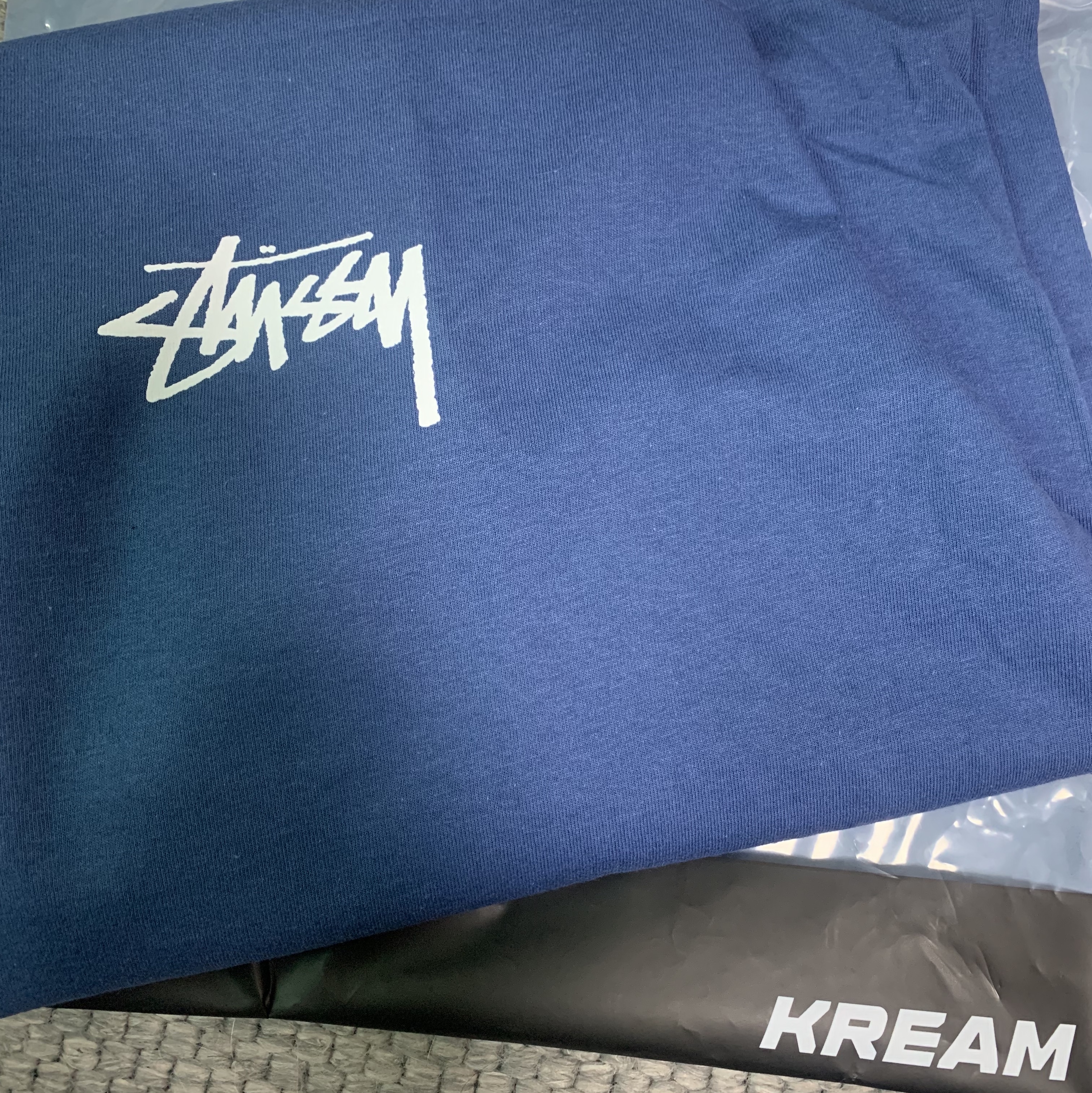 Stussy Kittens T-Shirt Midnight 착용 스타일