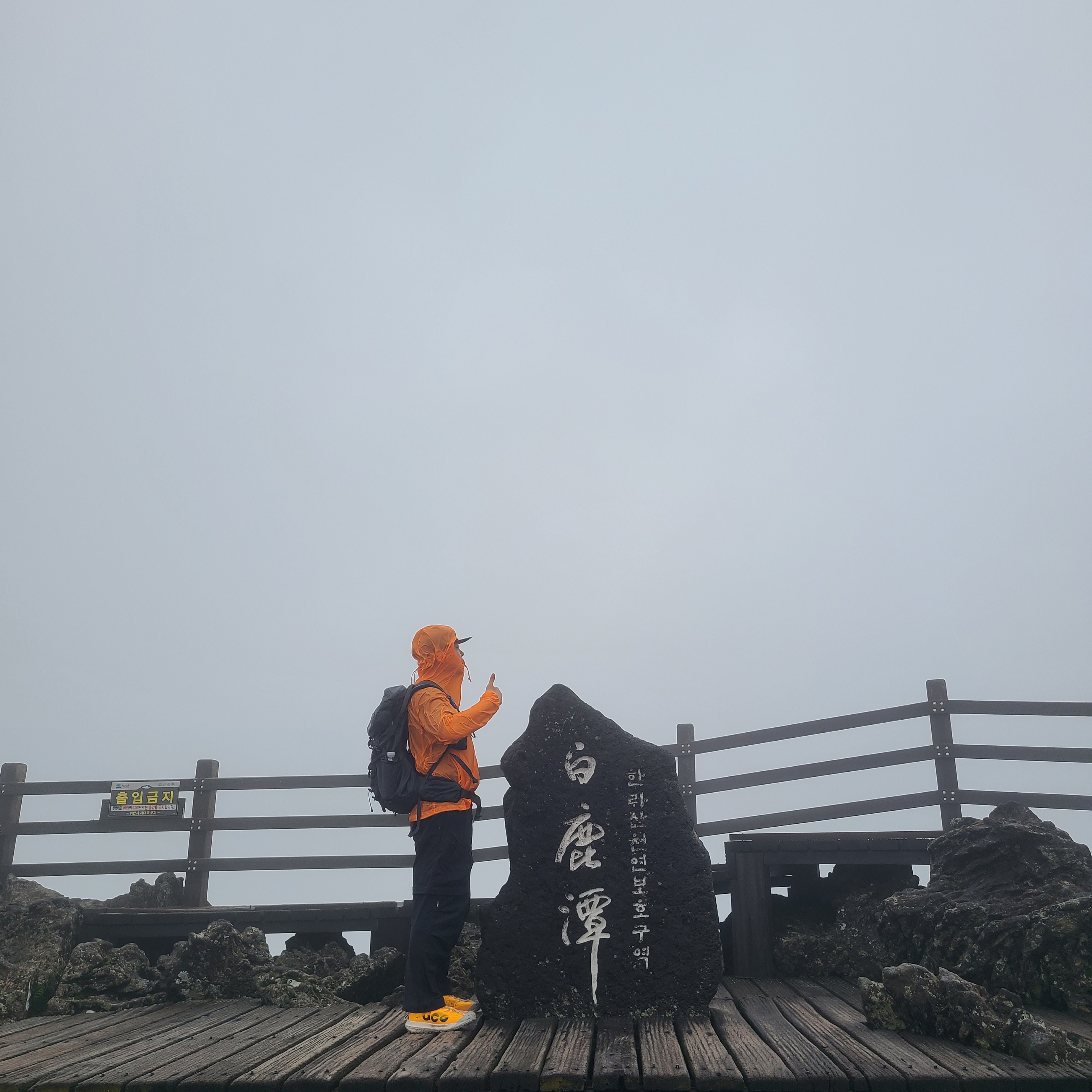 Nike ACG Smith Summit Cargo Pants Black - Asia, Nike ACG Mountain Fly 2 Low Laser Orange 착용 스타일 - 1
