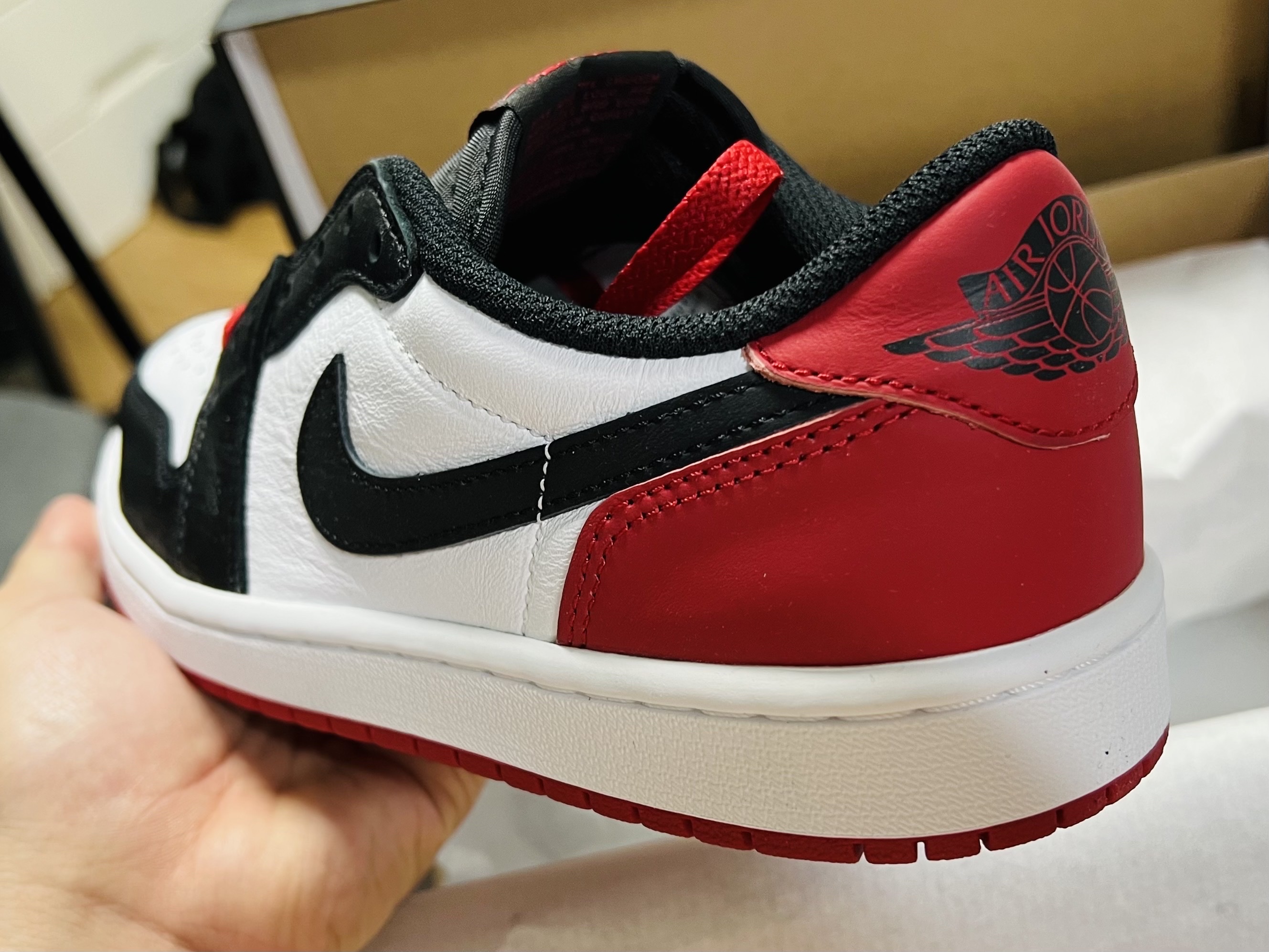 Jordan 1 Retro Low OG Black Toe, Jordan 1 Retro Low OG Black and Dark Powder Blue 착용 스타일 - 2