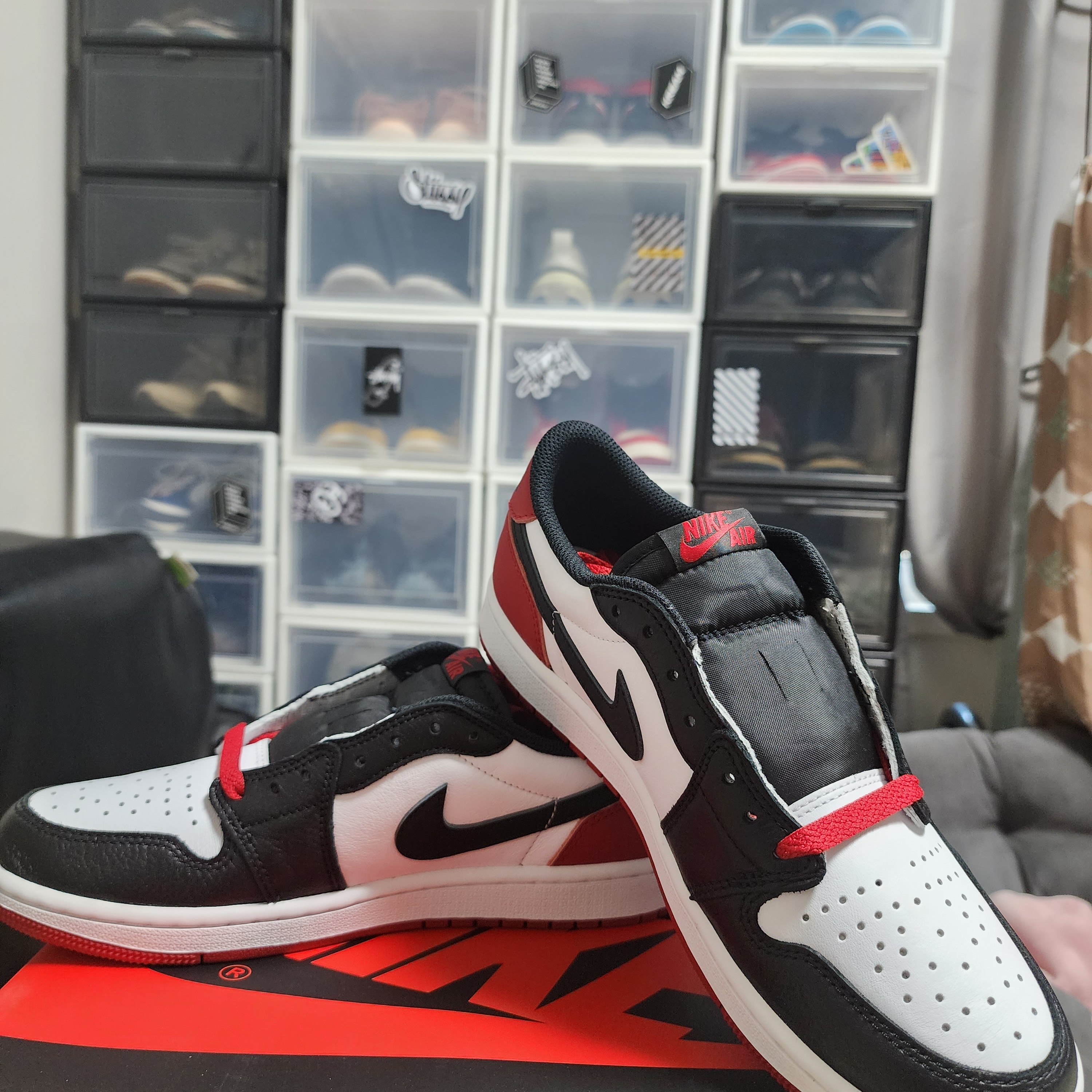Jordan 1 Retro Low OG Black Toe 착용 스타일 - 3