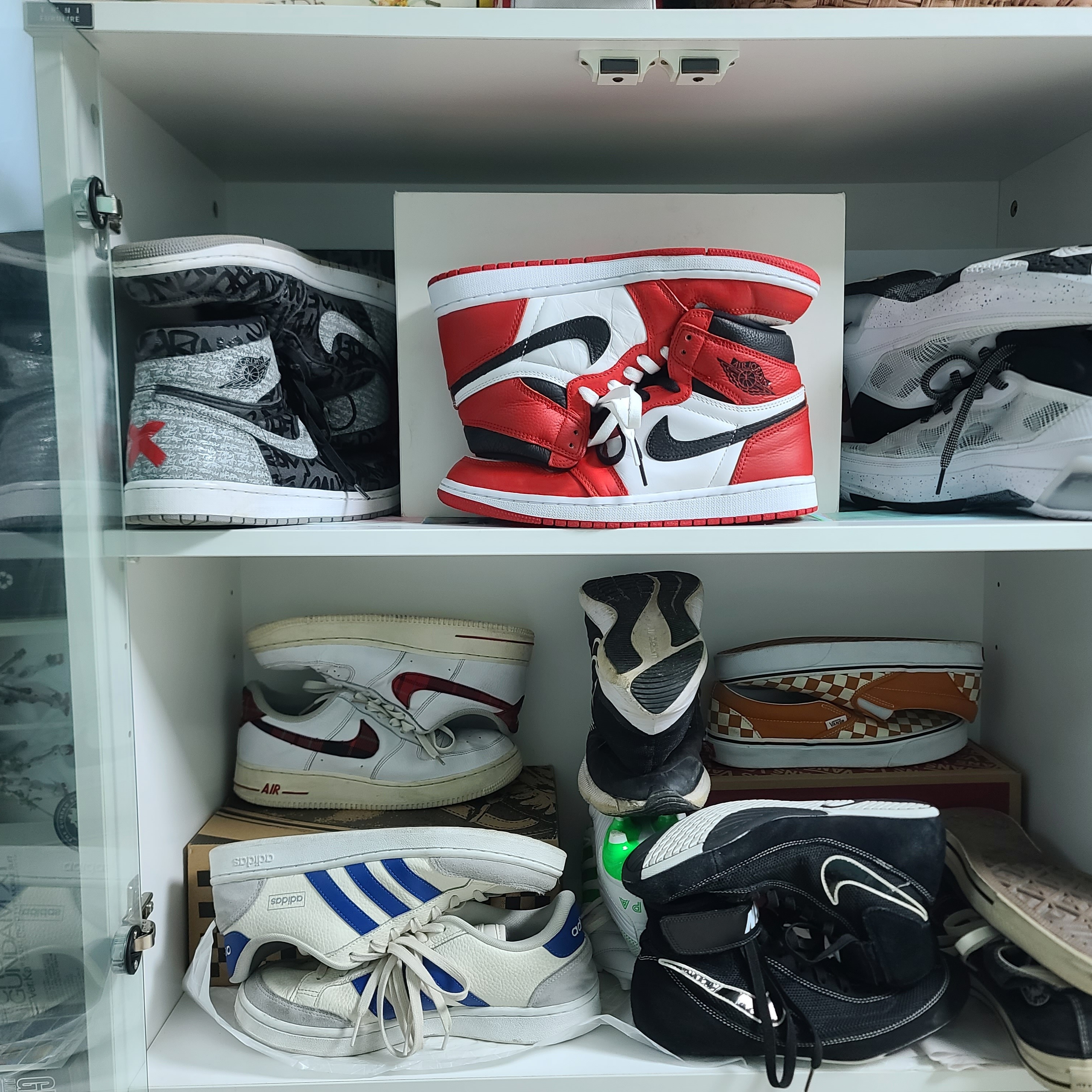 Jordan 1 Retro High OG Heritage, Vans Classic Slip-On Checkerboard Desert Sun 착용 스타일 - 2