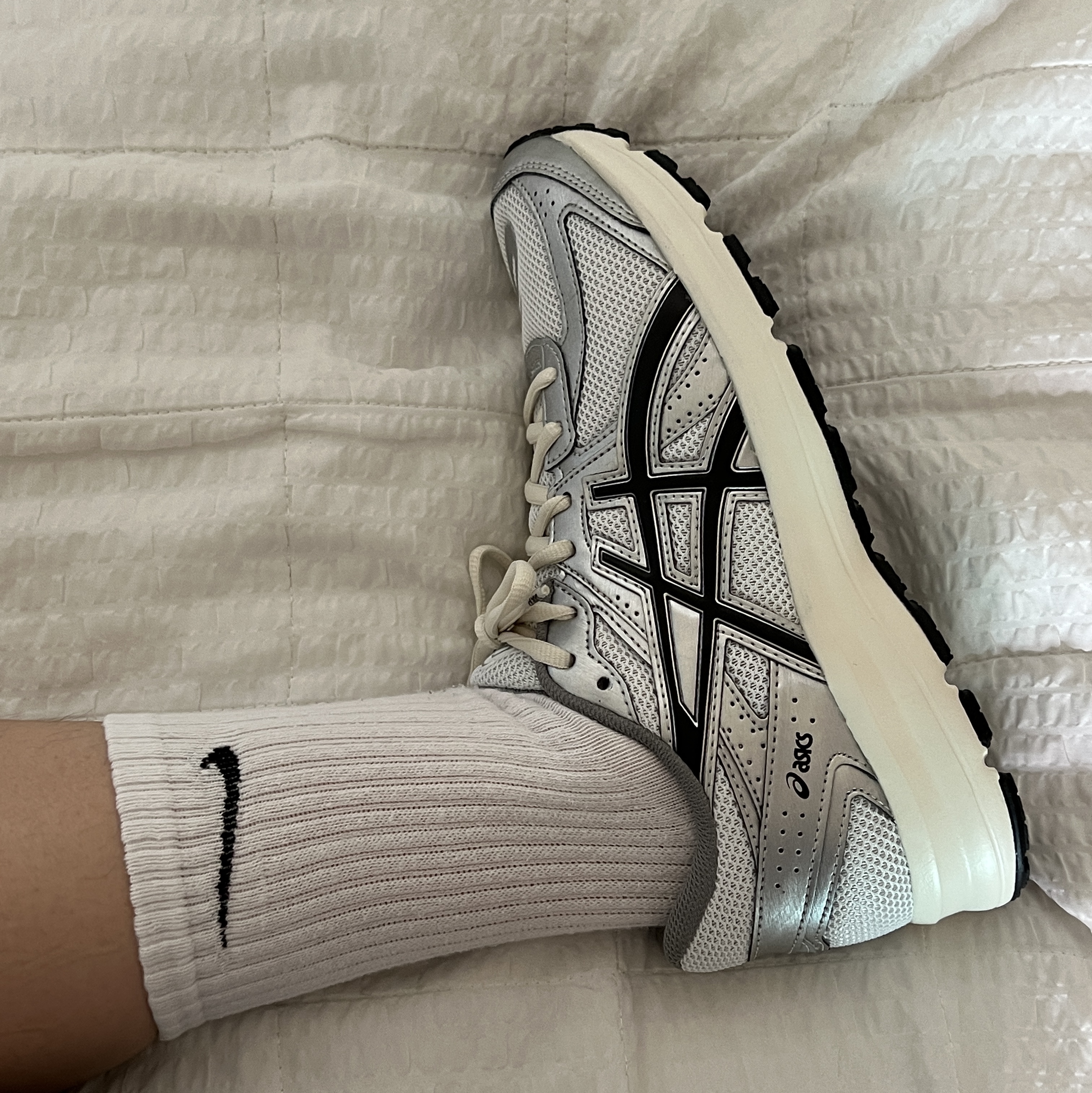 Asics Jog 100 S White Black - 2E Wide 착용 스타일 - 1