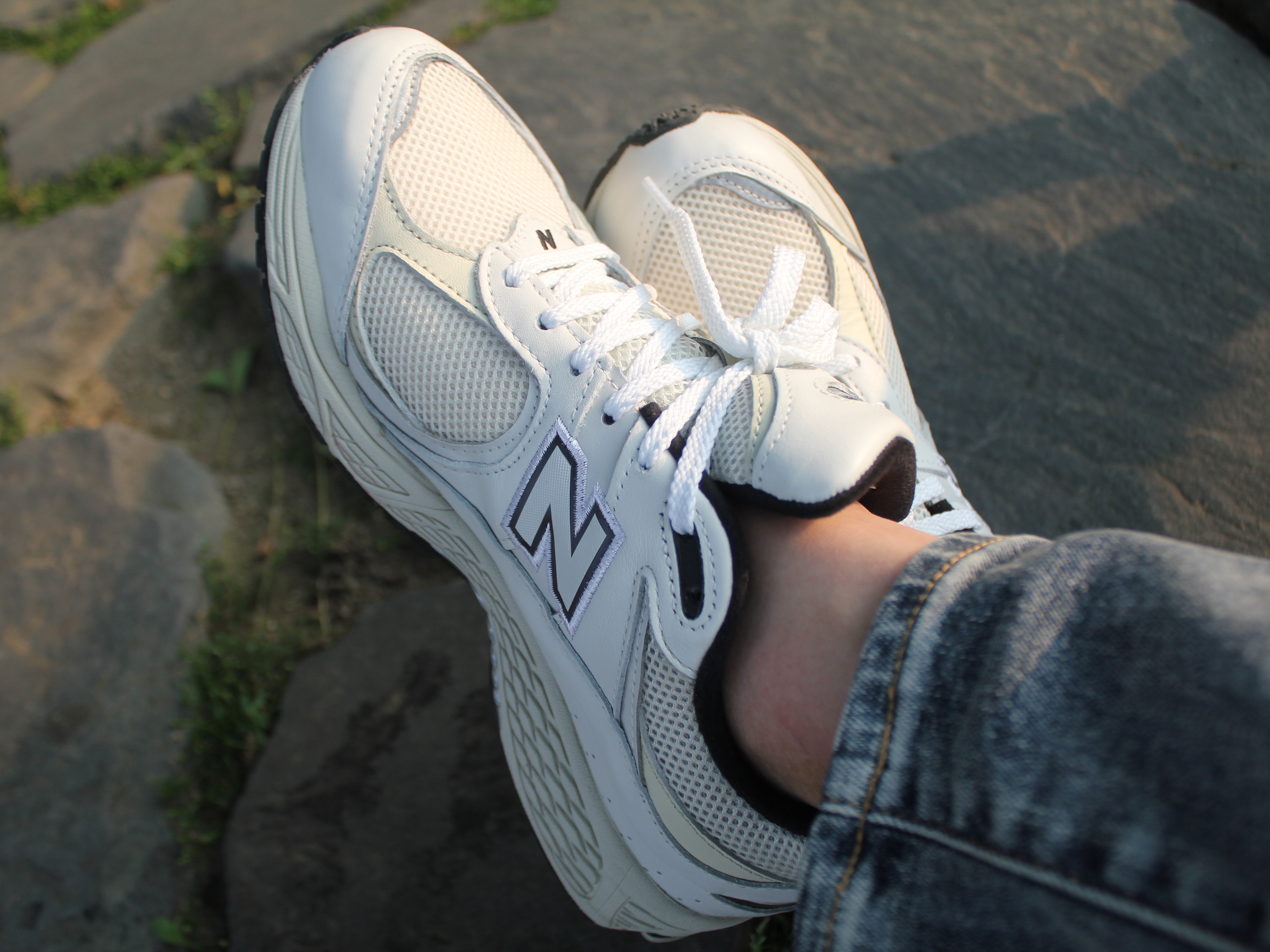New Balance 2002R White 착용 스타일 - 2