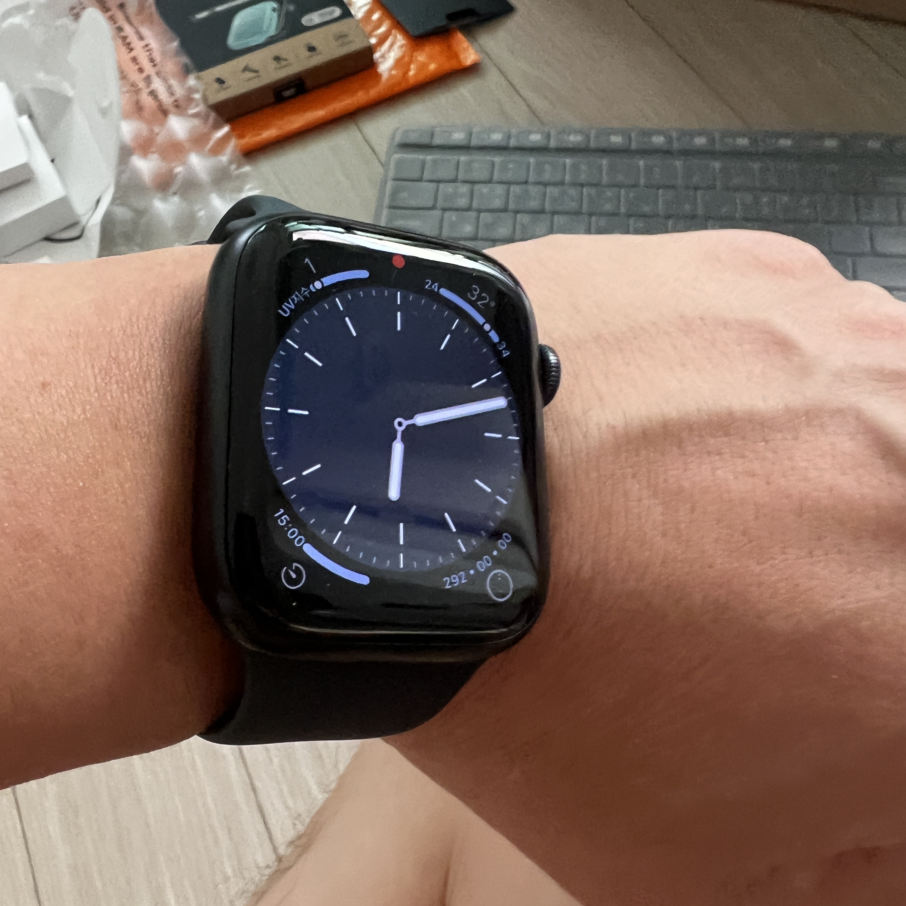 Apple Watch Series 8 45mm GPS Midnight Aluminium Case with Sport Band Midnight (Korean Ver.) 착용 스타일